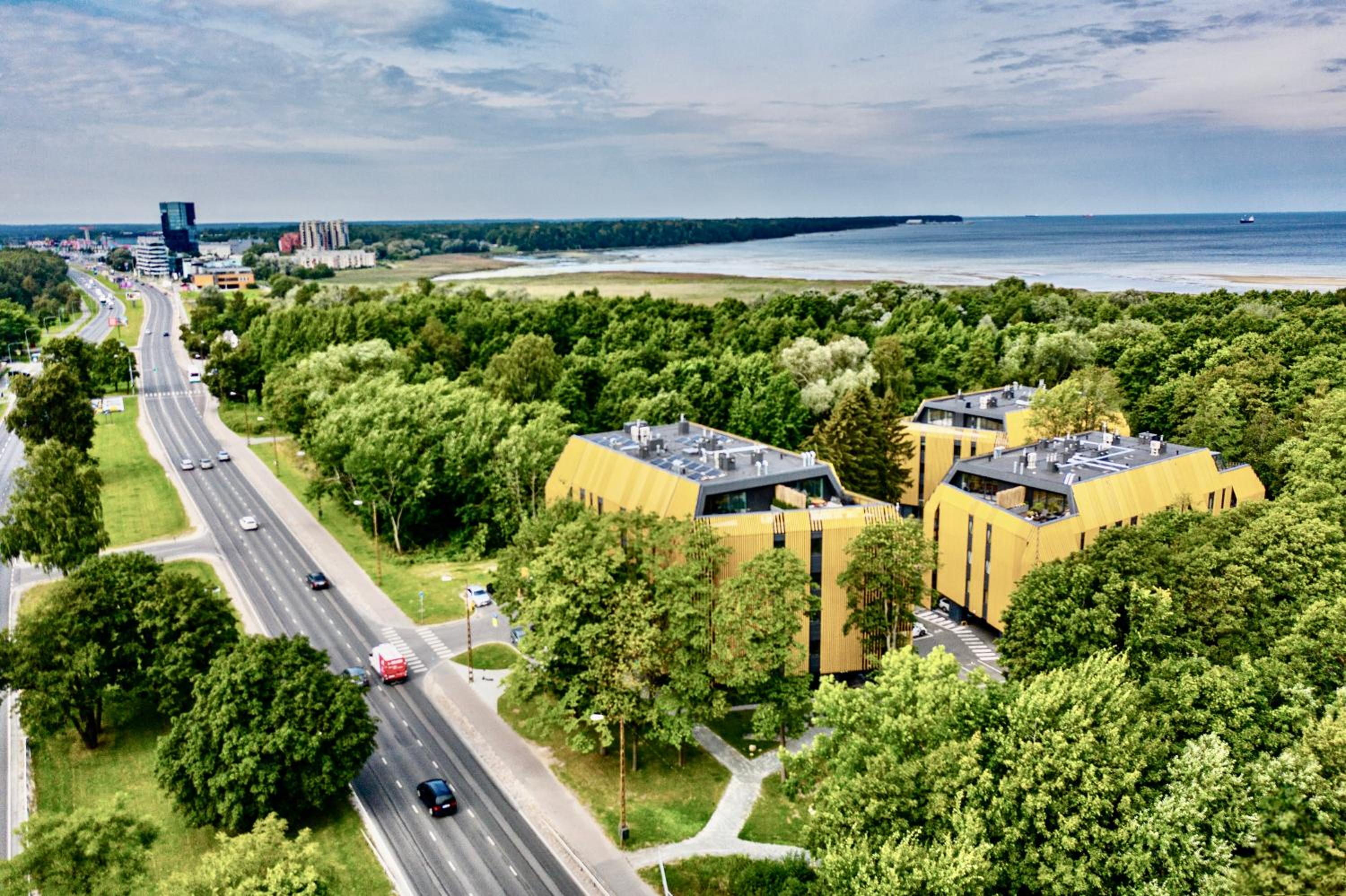 Premium Seaside Escape with Forest View and Free Parking