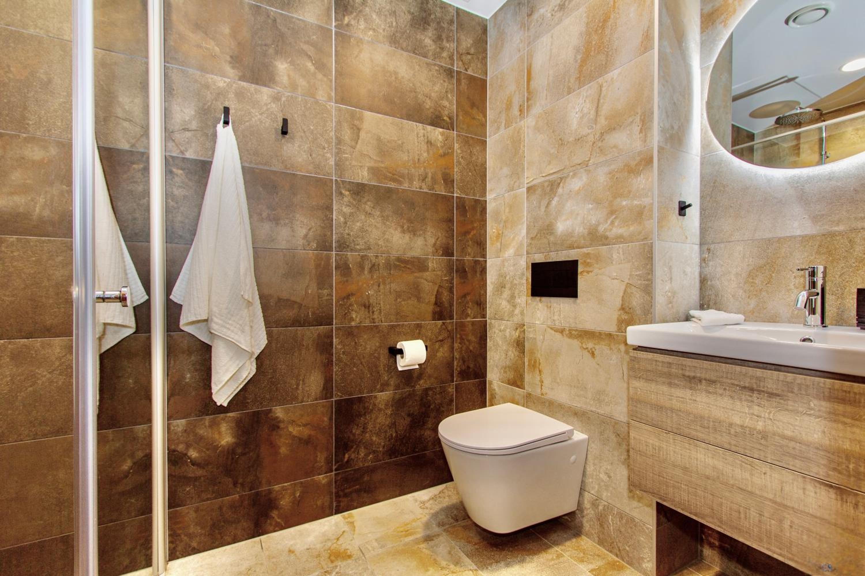 Premium Seaside Escape with Forest View and Free Parking