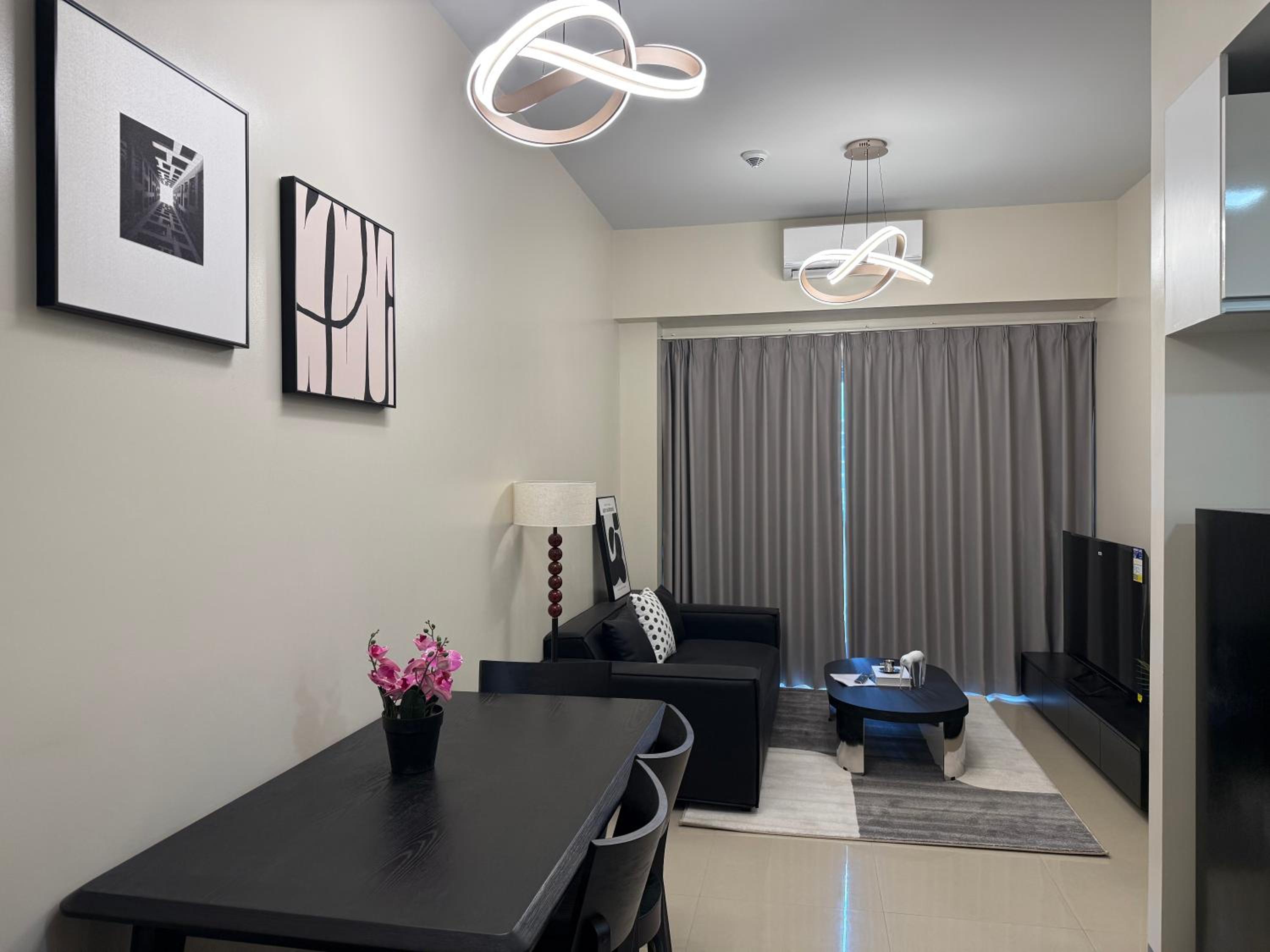 Luxurious Style Apartment cross to Okada and near City of Dreams, Solaire, MOA, and Airport