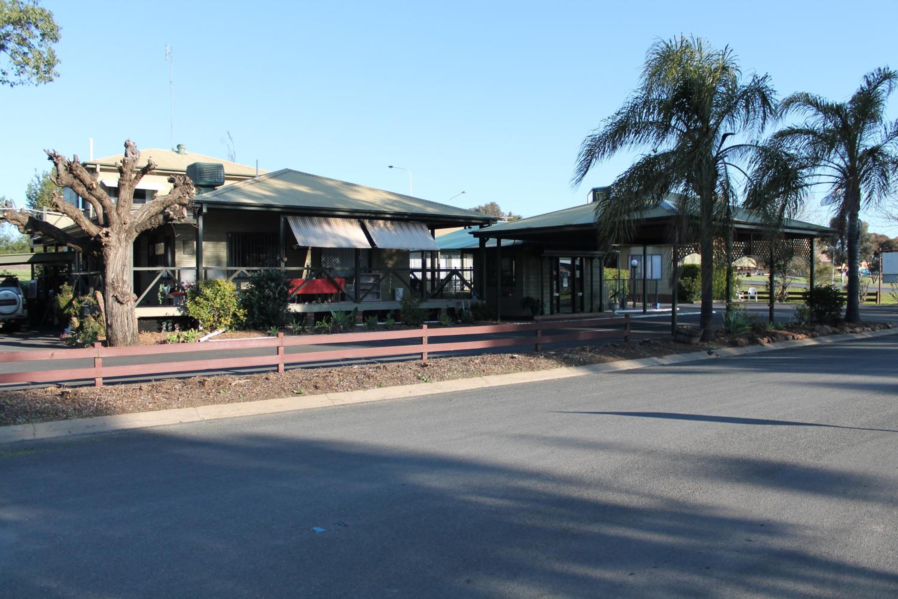 Lake Forbes Motel
