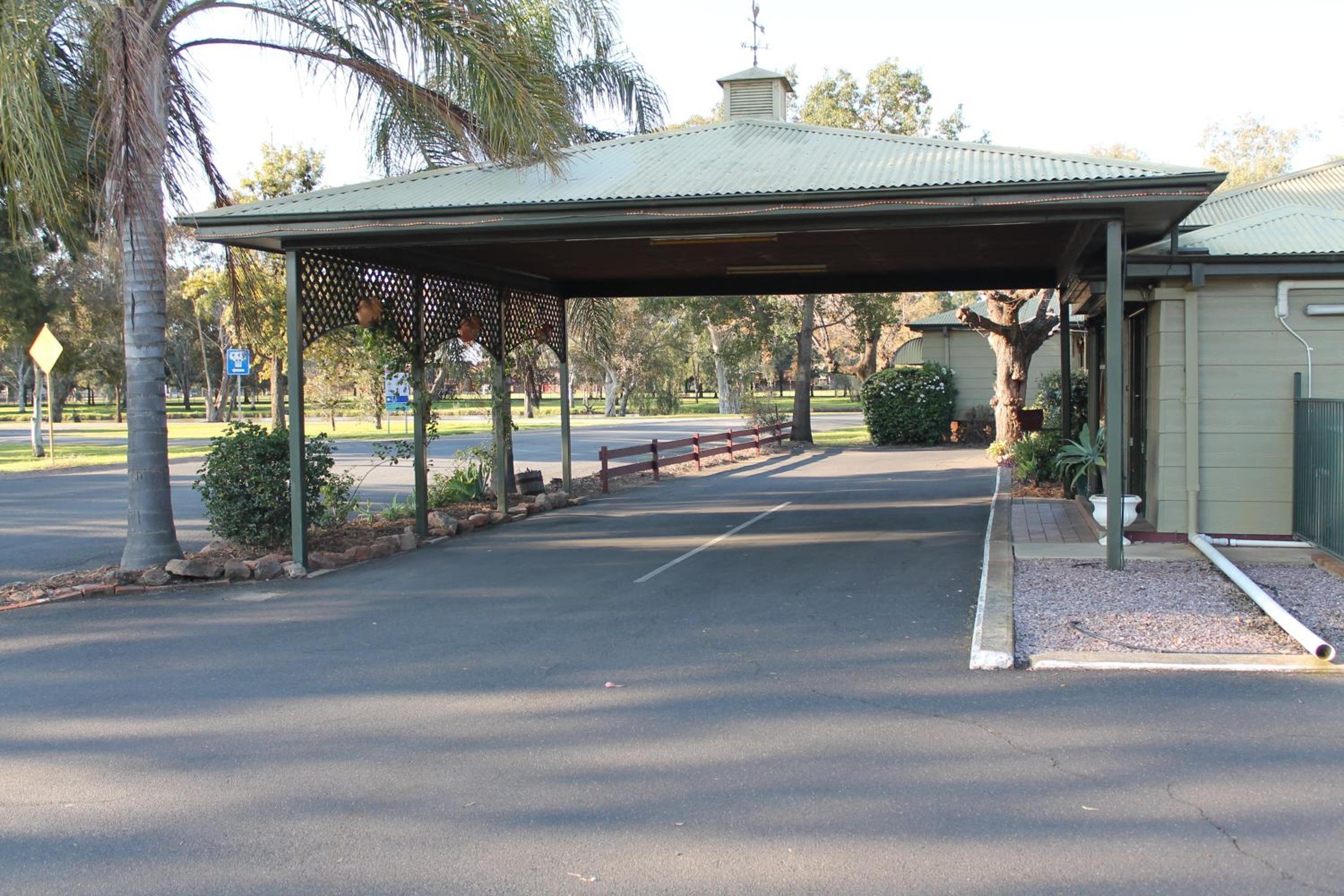 Lake Forbes Motel