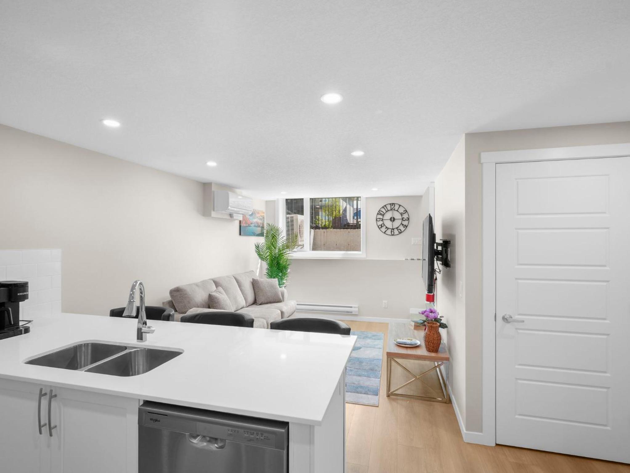 Exquisite 1-Bdr Condo Apt