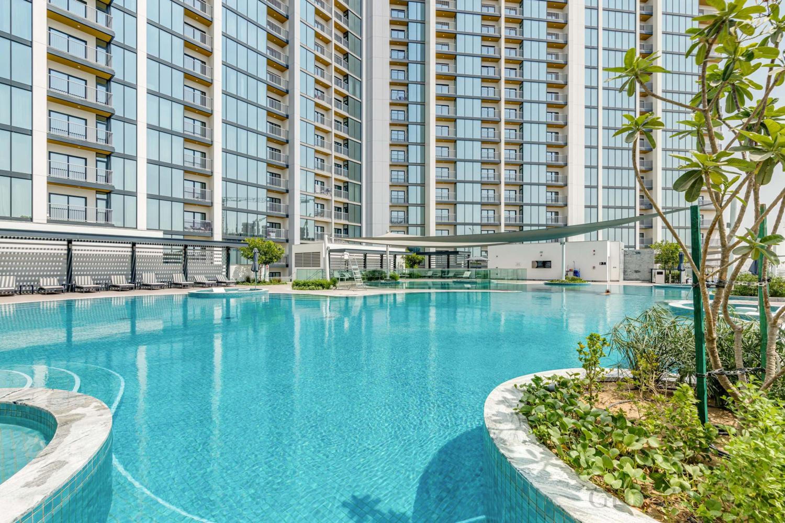 GlobalStay The Crest Tower C Apartments Dubai