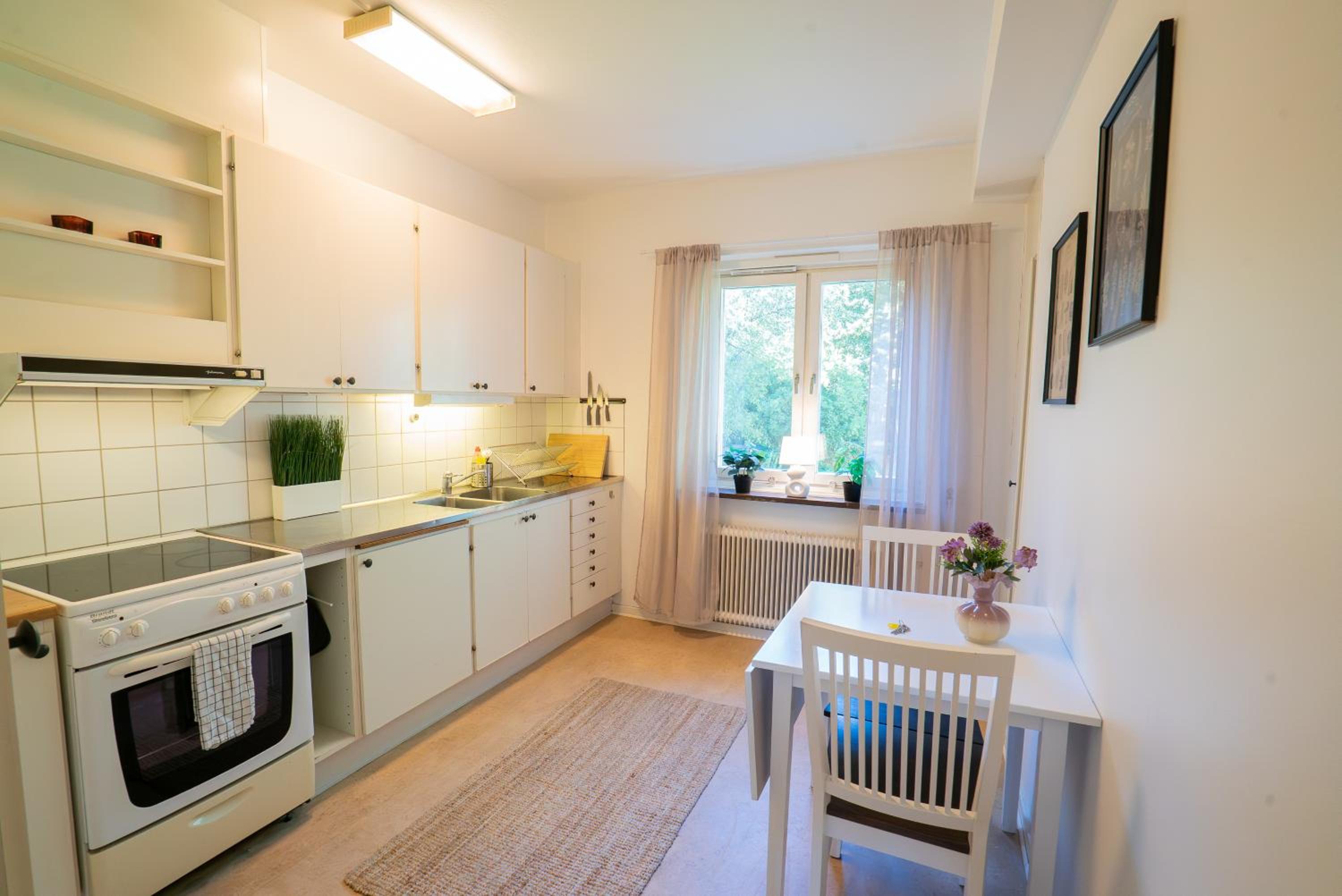 Welcoming Studio Near Cafés, City & Tram Lines