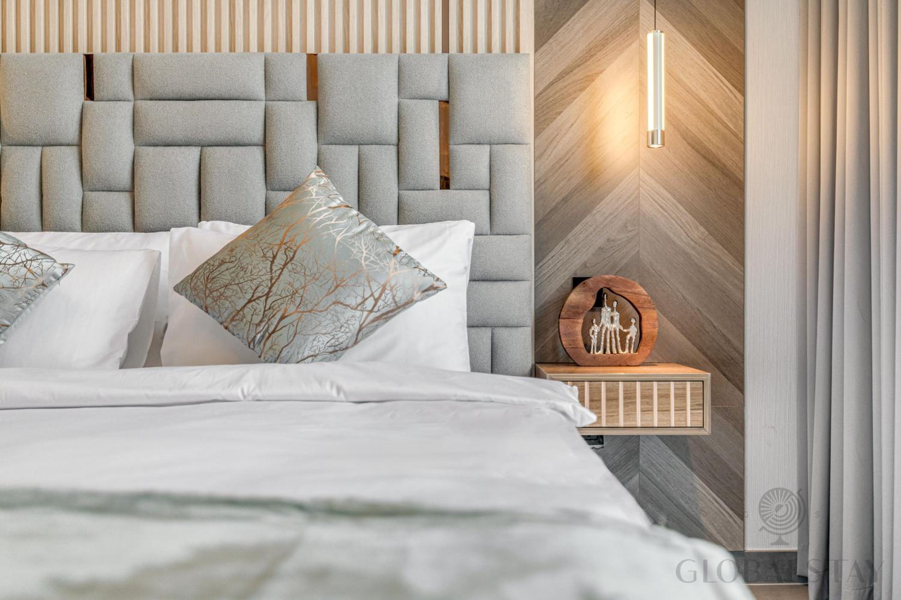 GlobalStay The Crest Tower C Apartments Dubai