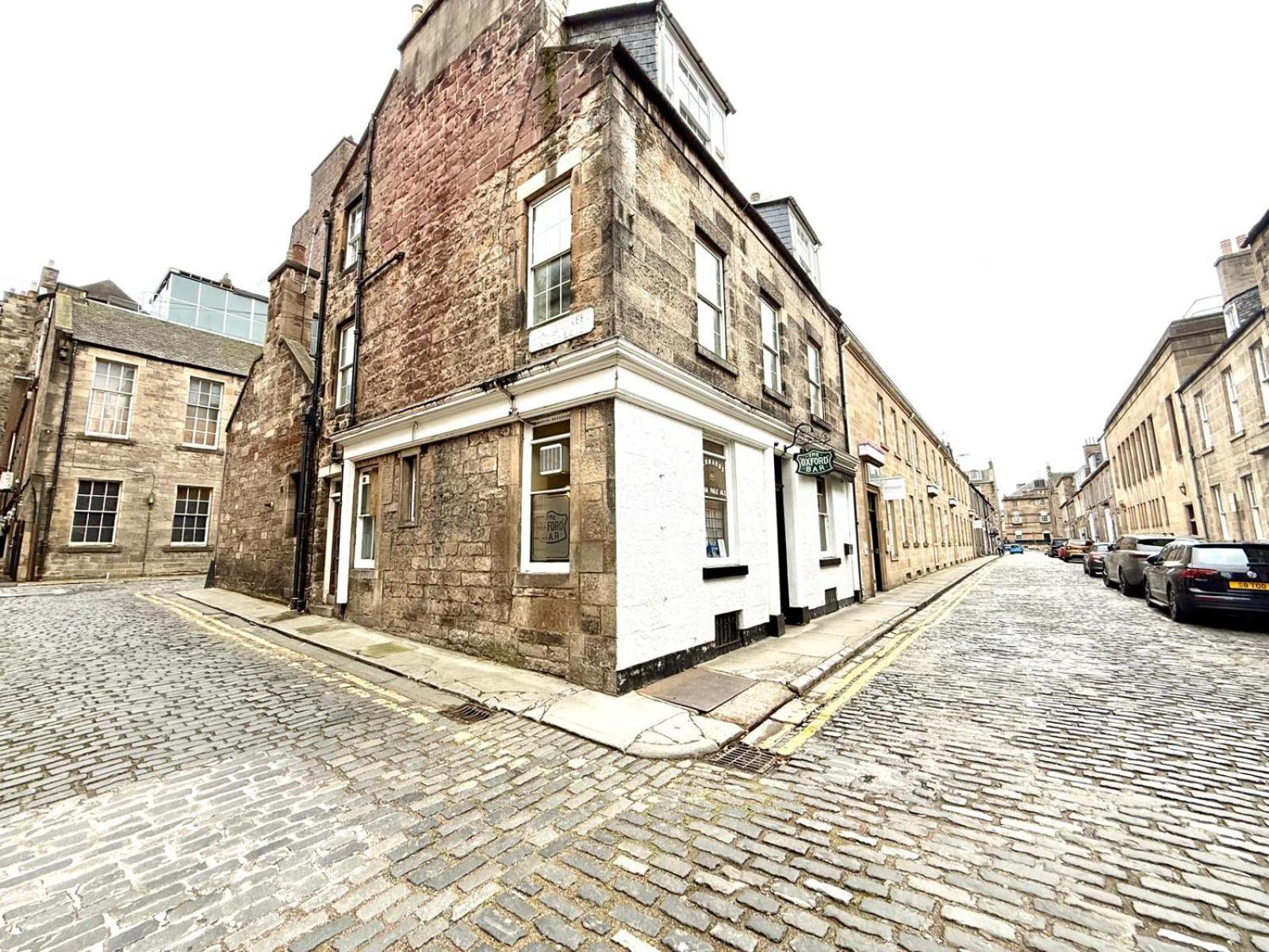 Historic Mews House 2BR in Edinburgh City Centre