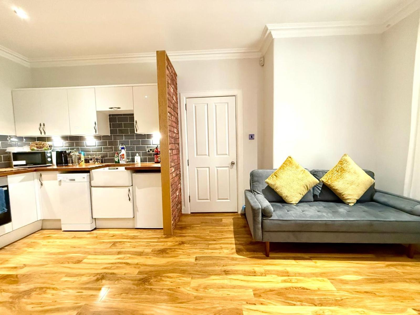 Historic Mews House 2BR in Edinburgh City Centre