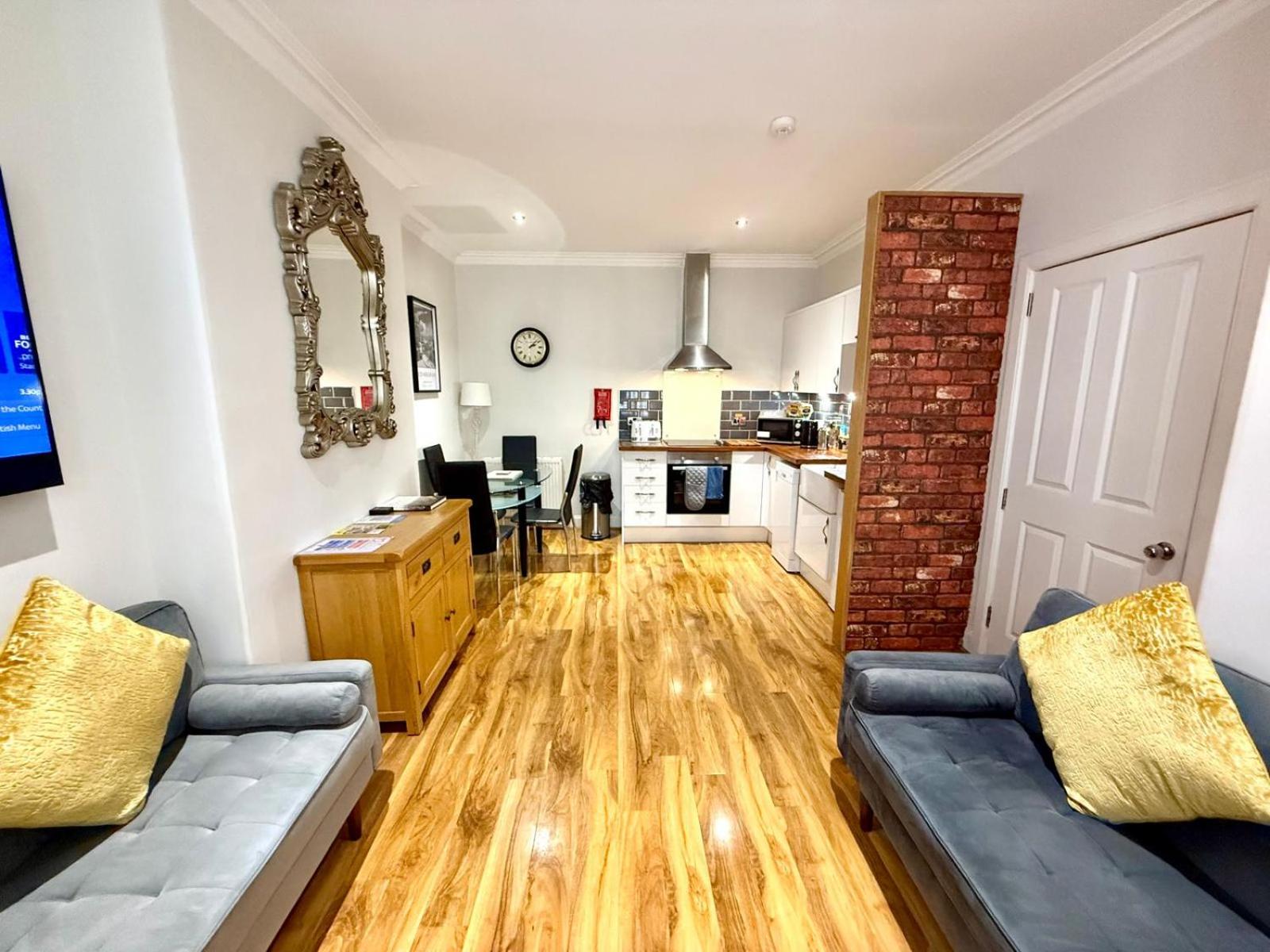 Historic Mews House 2BR in Edinburgh City Centre