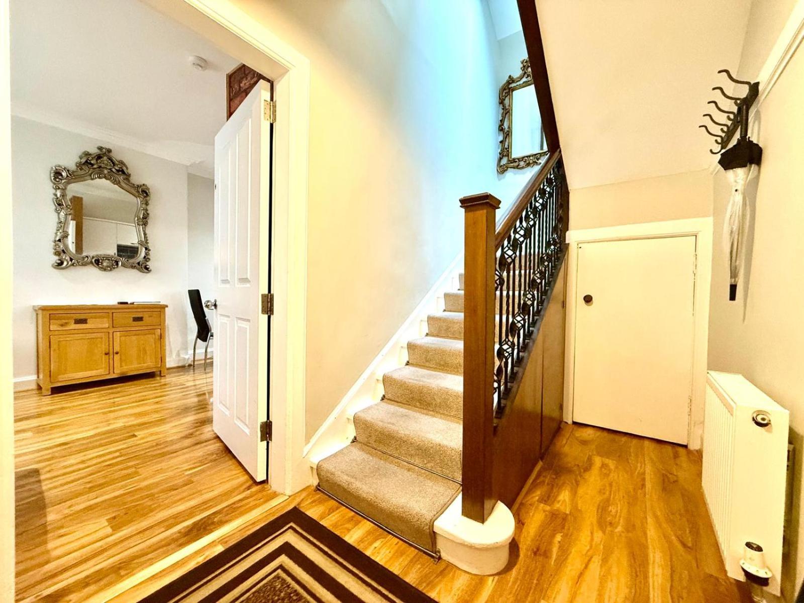 Historic Mews House 2BR in Edinburgh City Centre