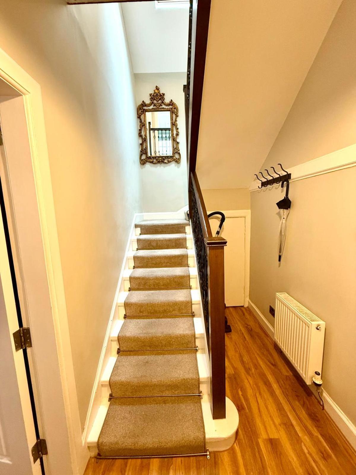 Historic Mews House 2BR in Edinburgh City Centre