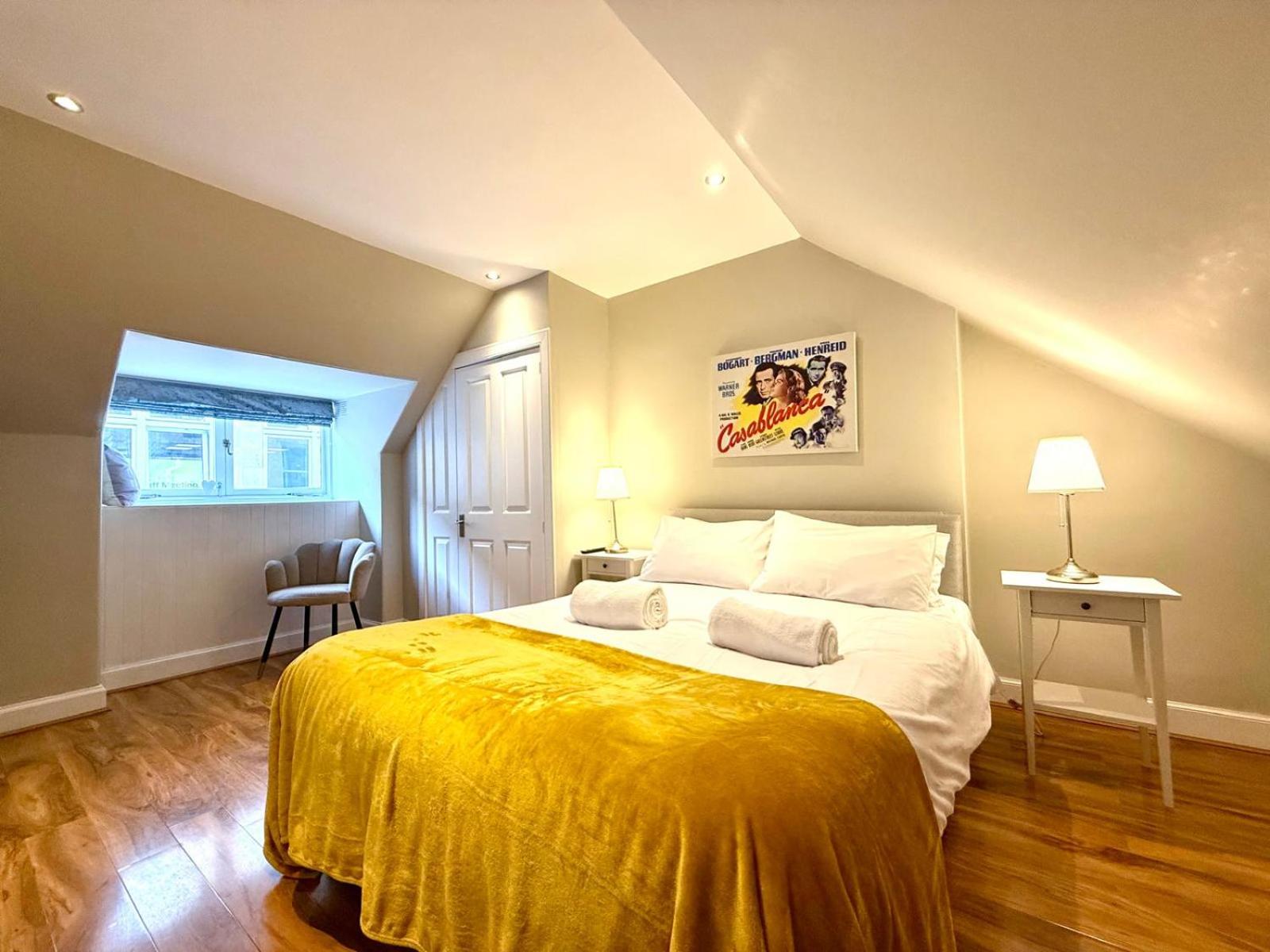 Historic Mews House 2BR in Edinburgh City Centre