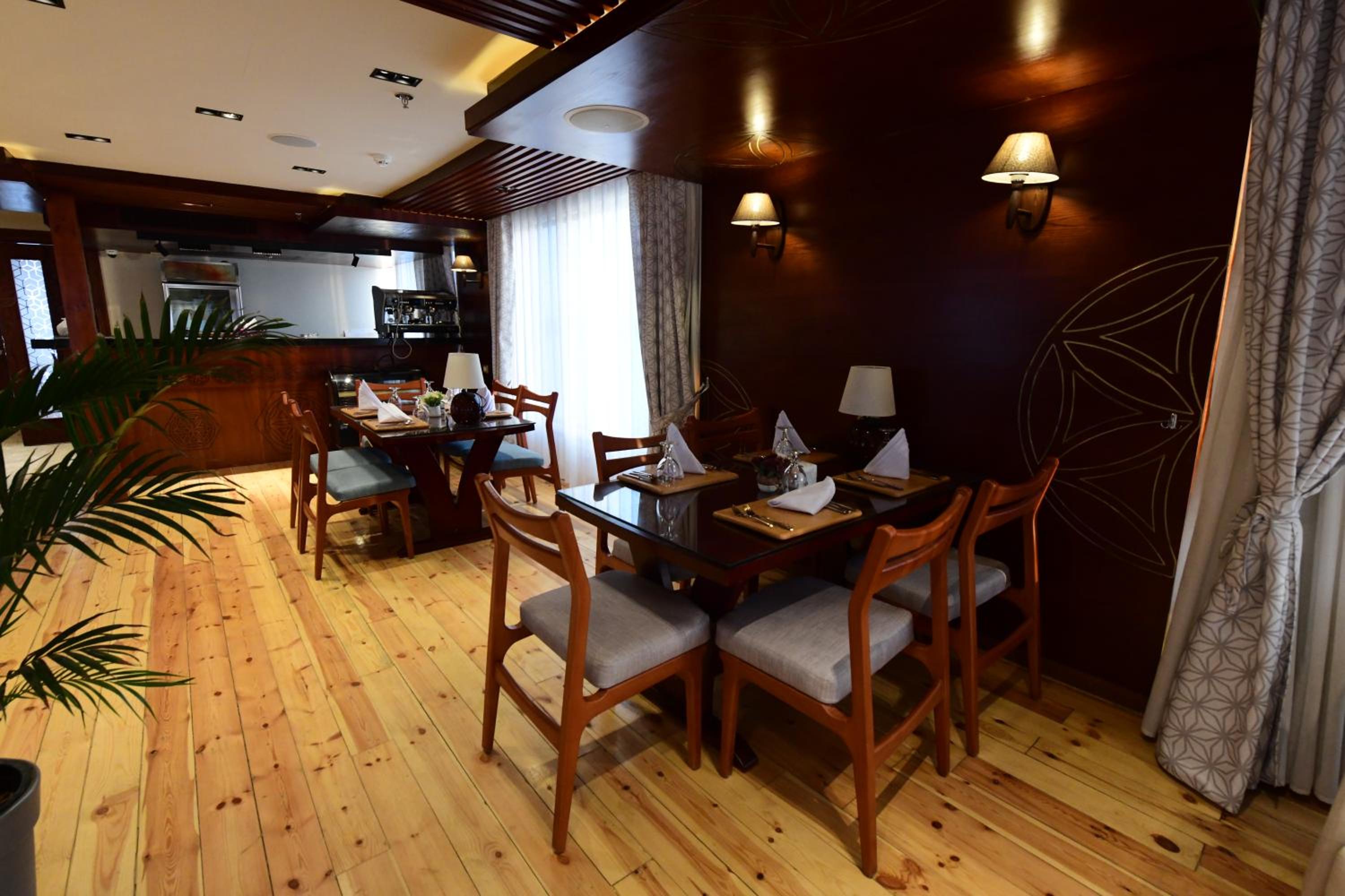 Azhar Dahabiya luxury suites