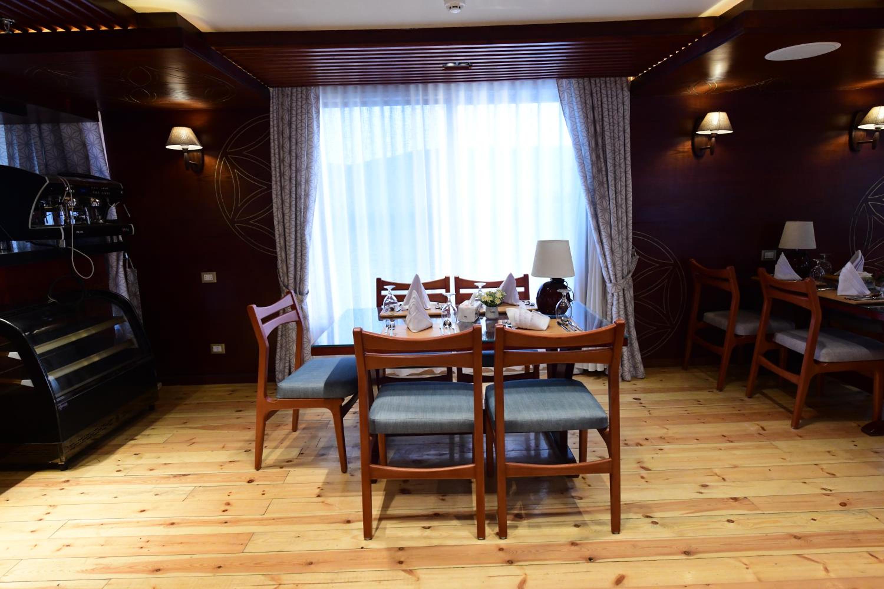 Azhar Dahabiya luxury suites