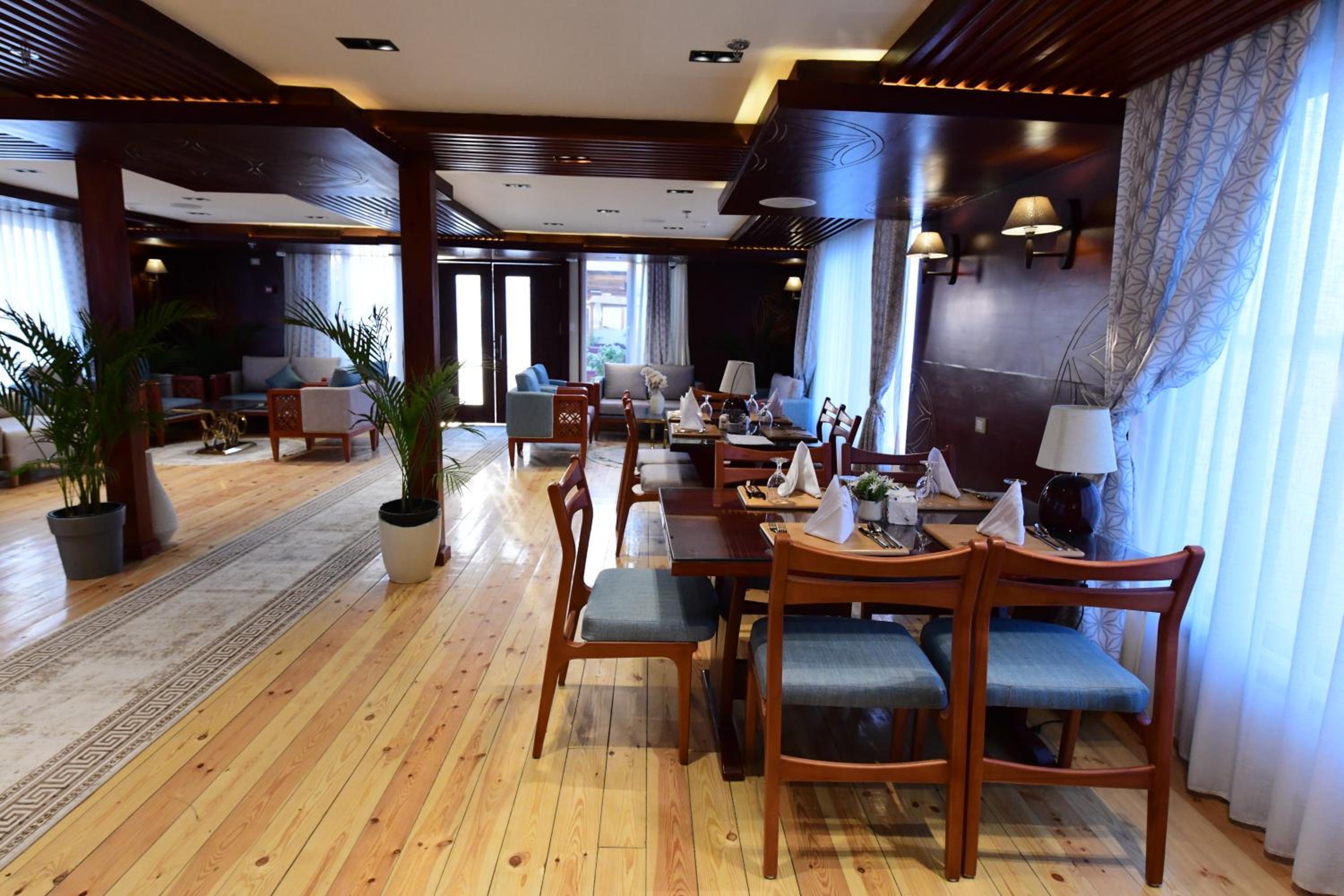 Azhar Dahabiya luxury suites