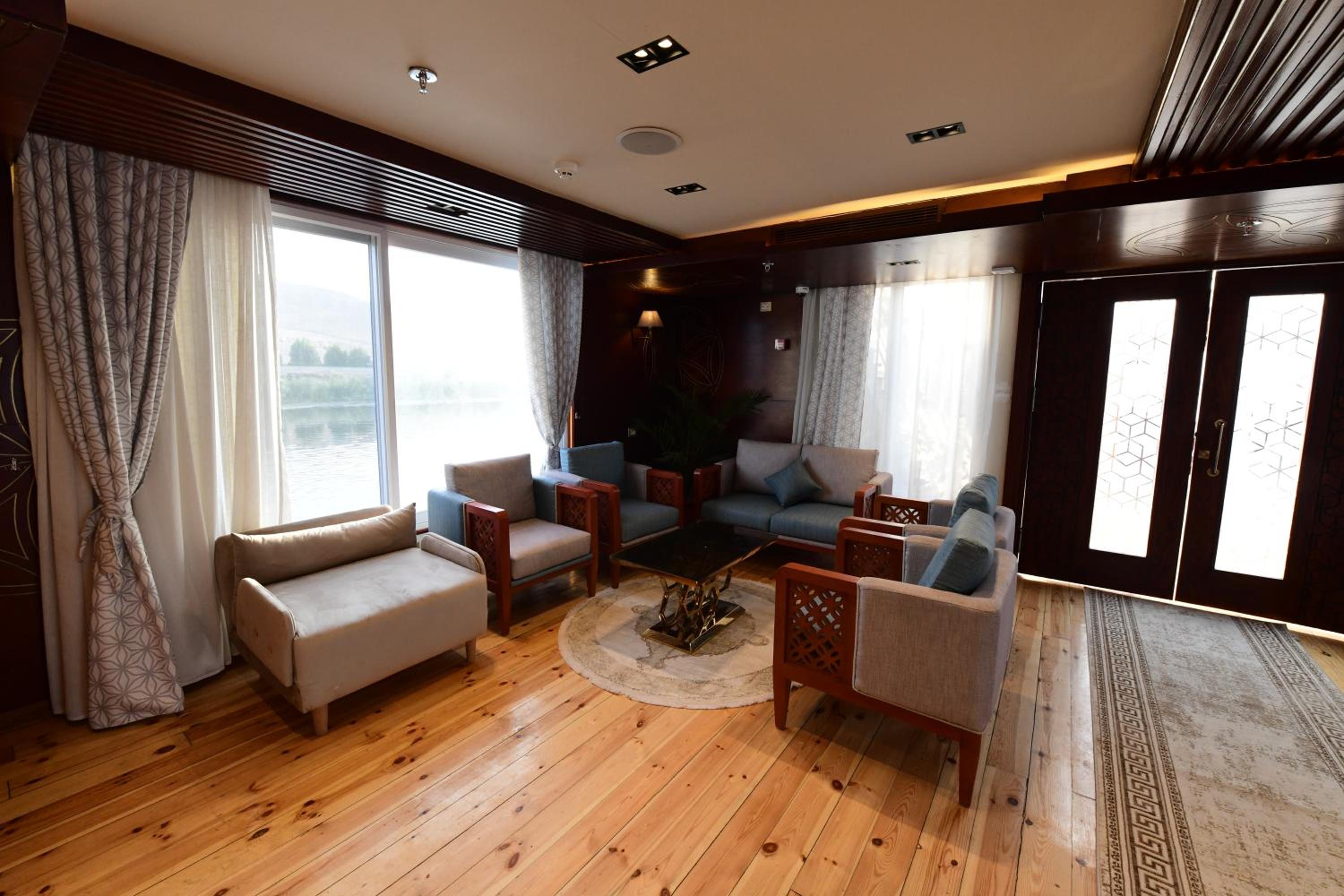 Azhar Dahabiya luxury suites