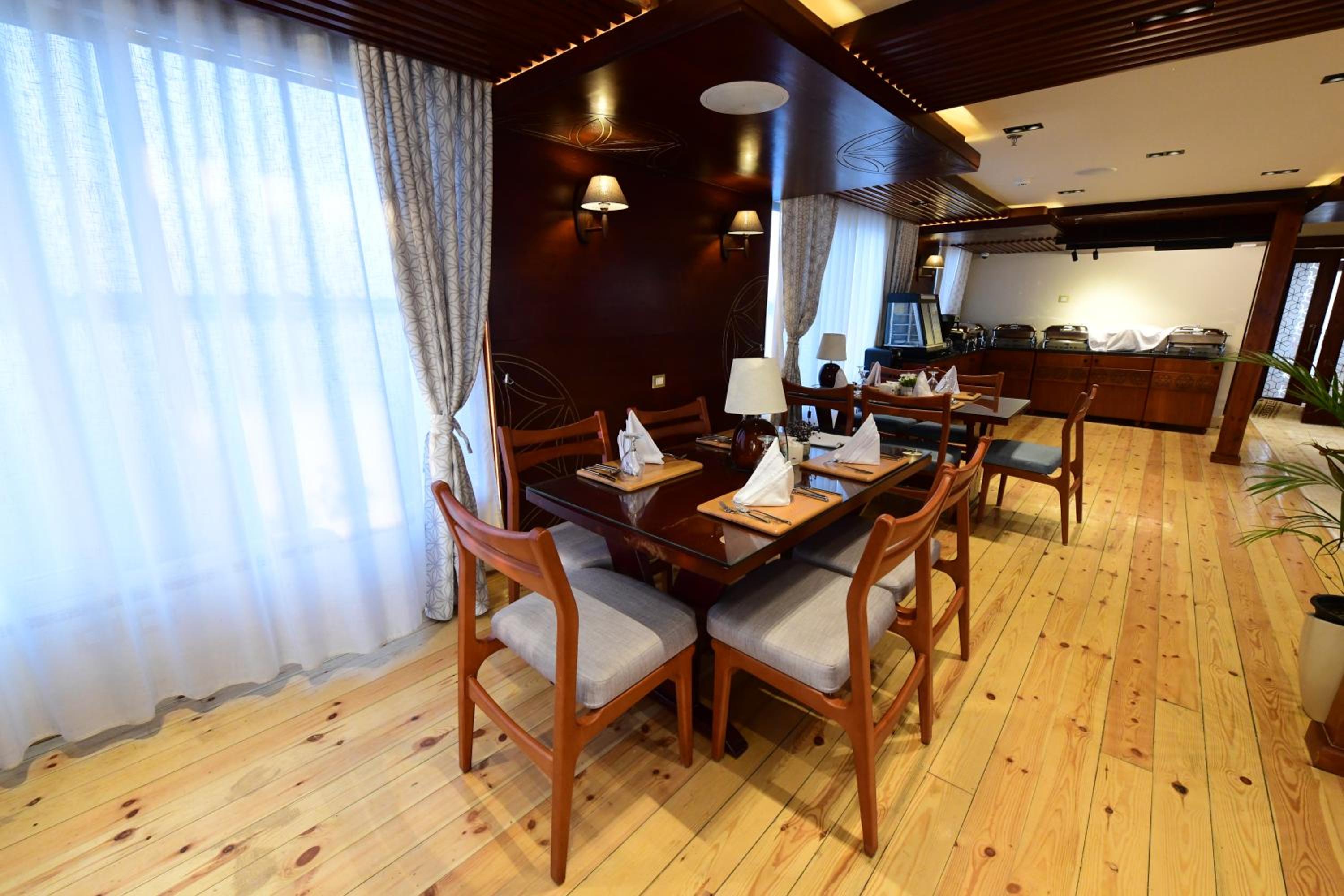 Azhar Dahabiya luxury suites