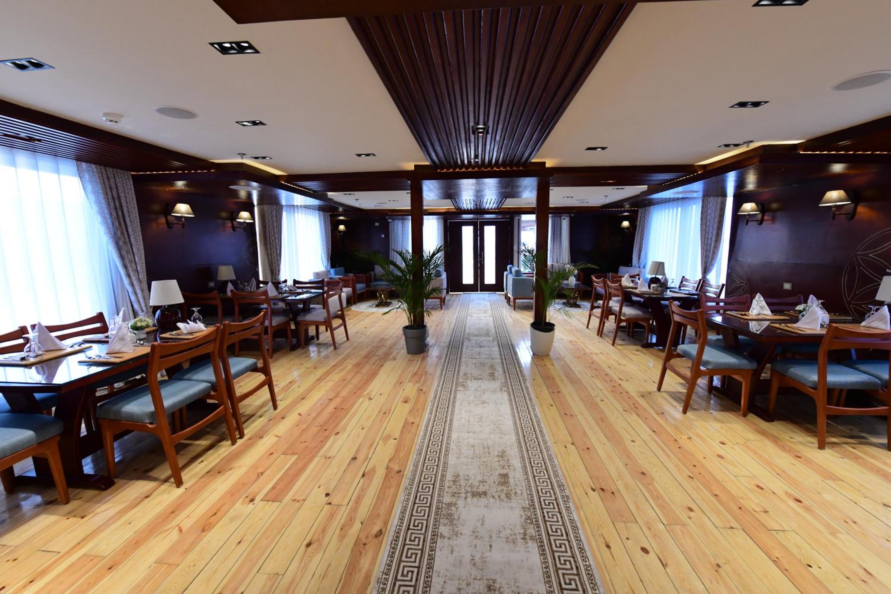 Azhar Dahabiya luxury suites