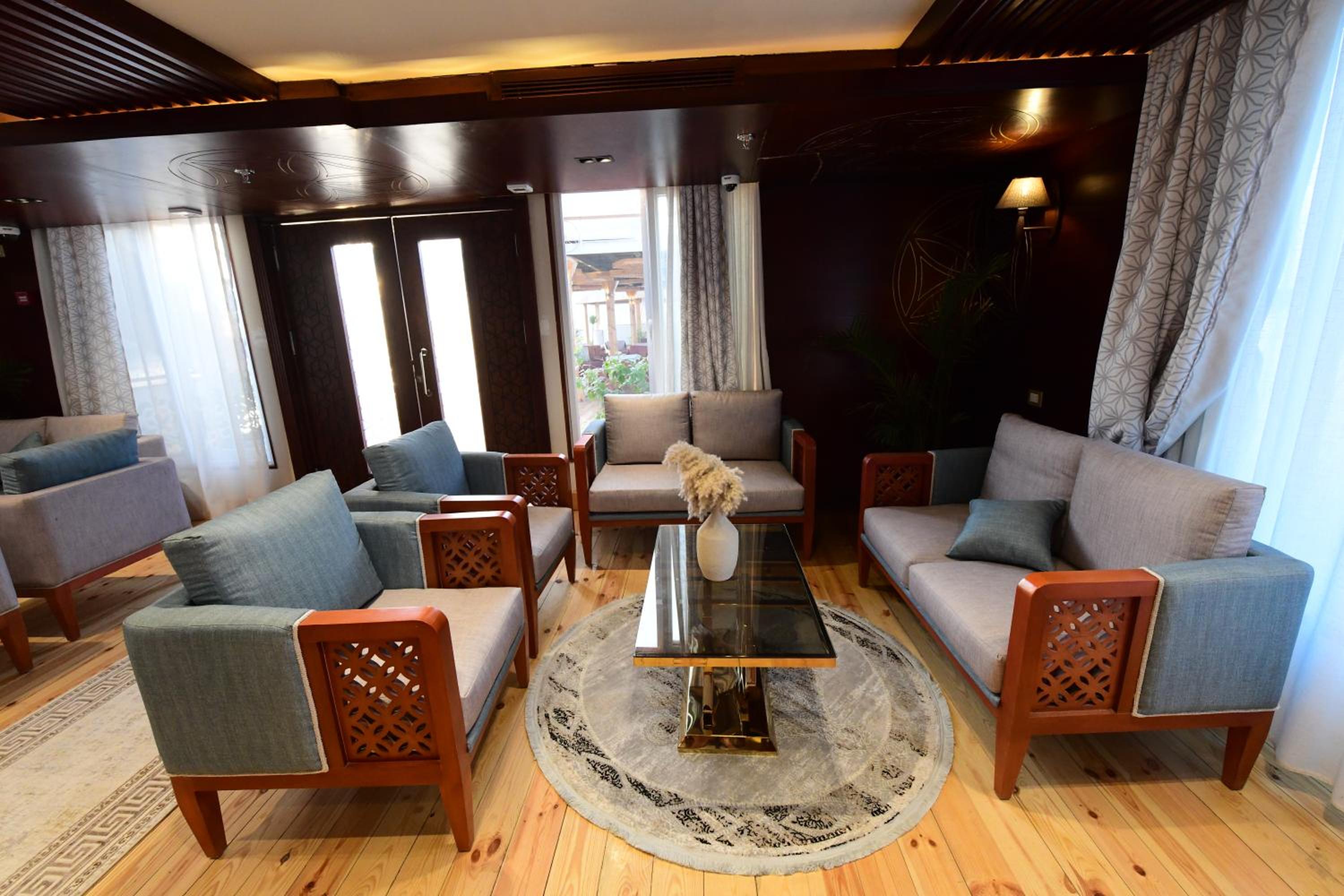 Azhar Dahabiya luxury suites