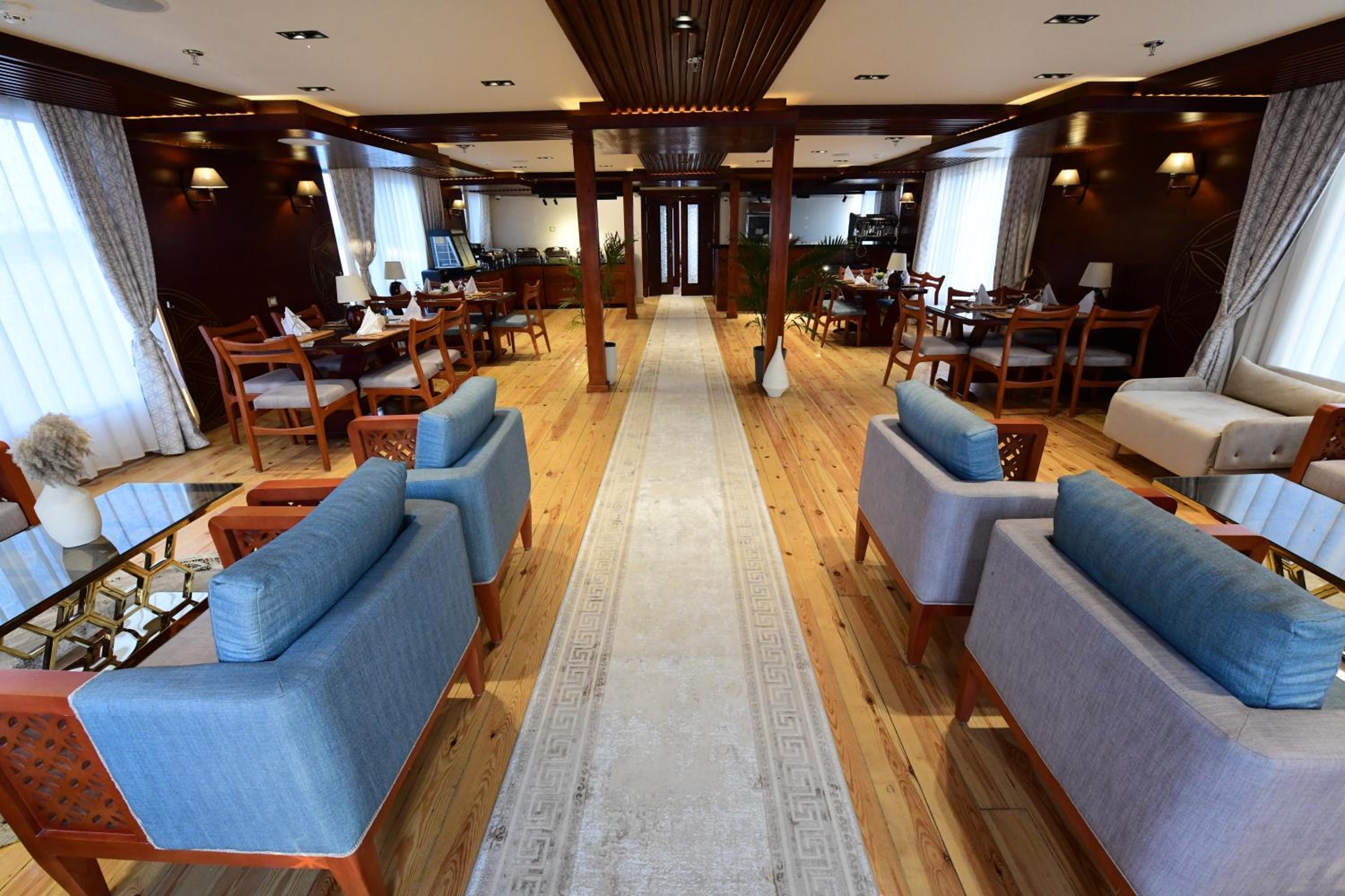 Azhar Dahabiya luxury suites