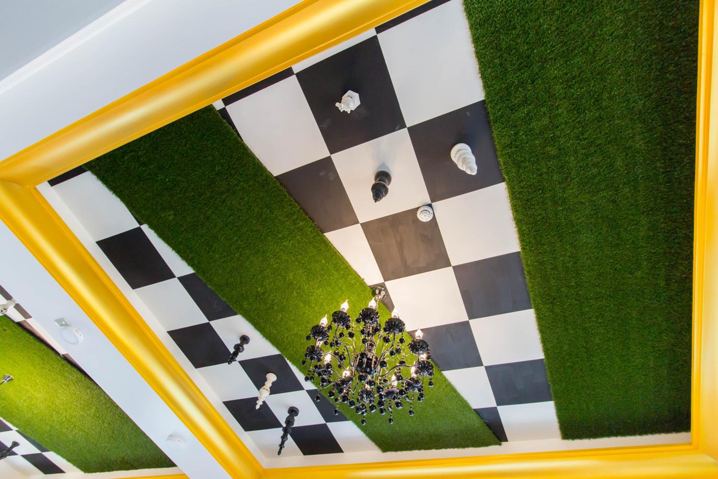 Alice Wonderland B&B