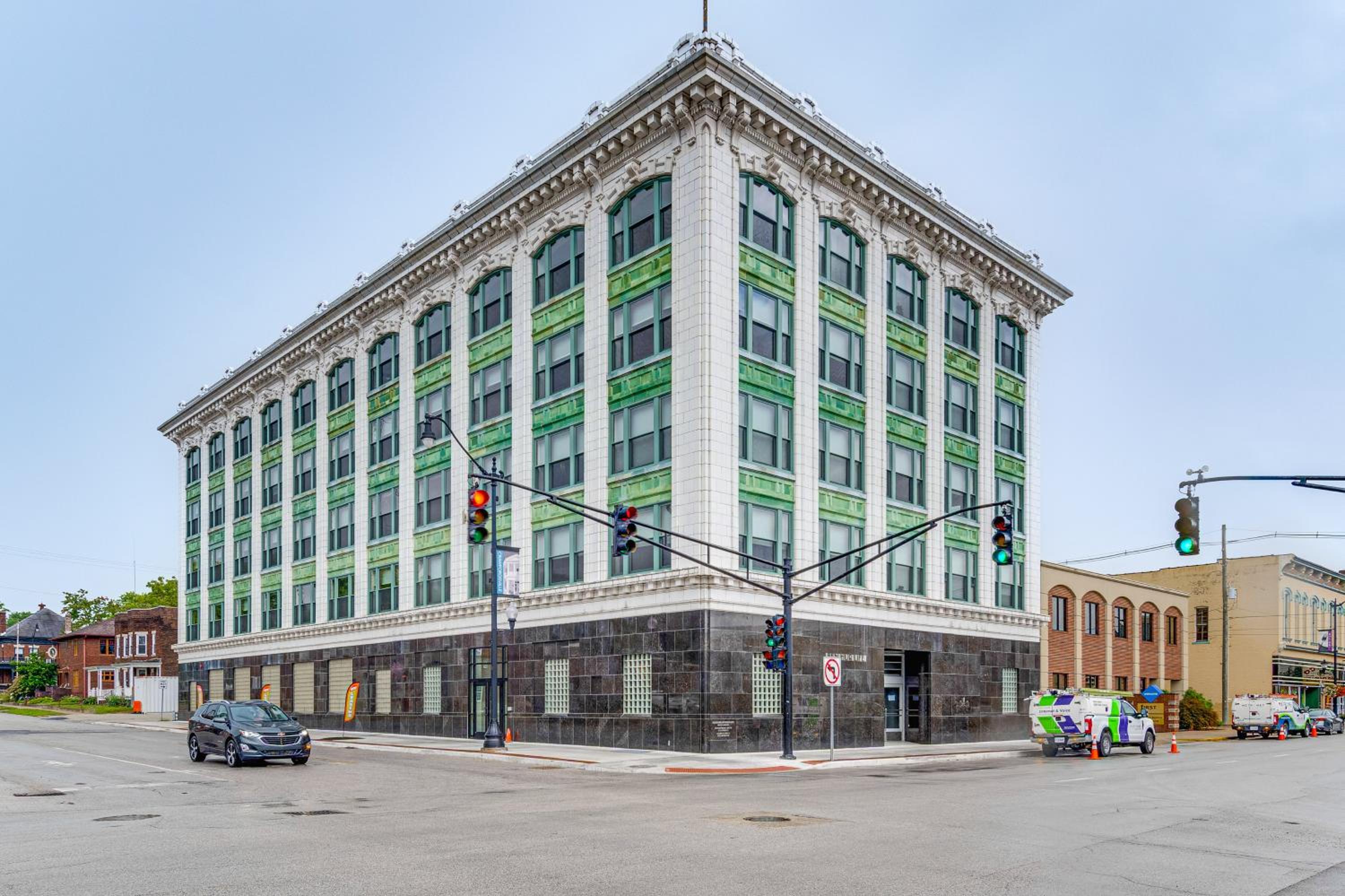 Modern Elegance Timeless Crawfordsville Studio!
