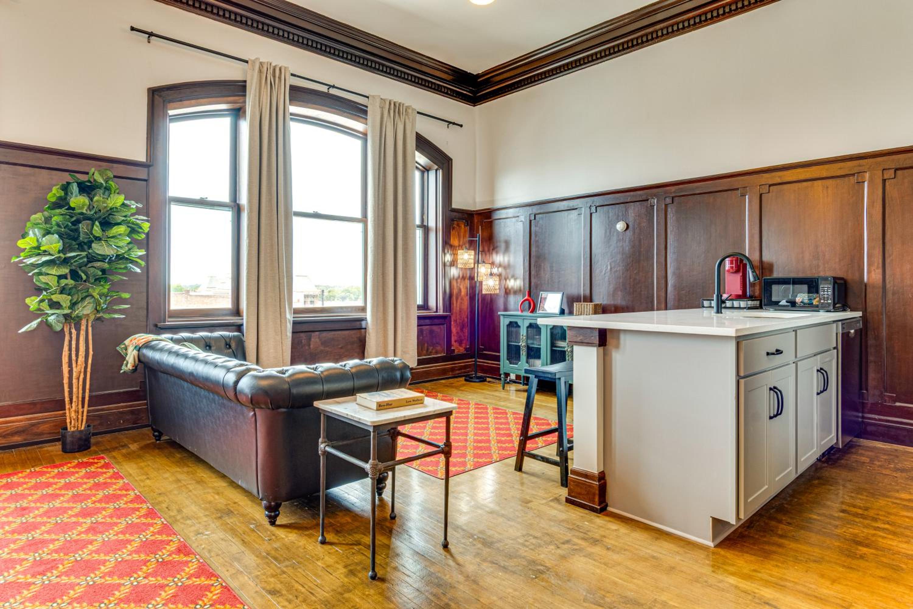 Modern Elegance Timeless Crawfordsville Studio!