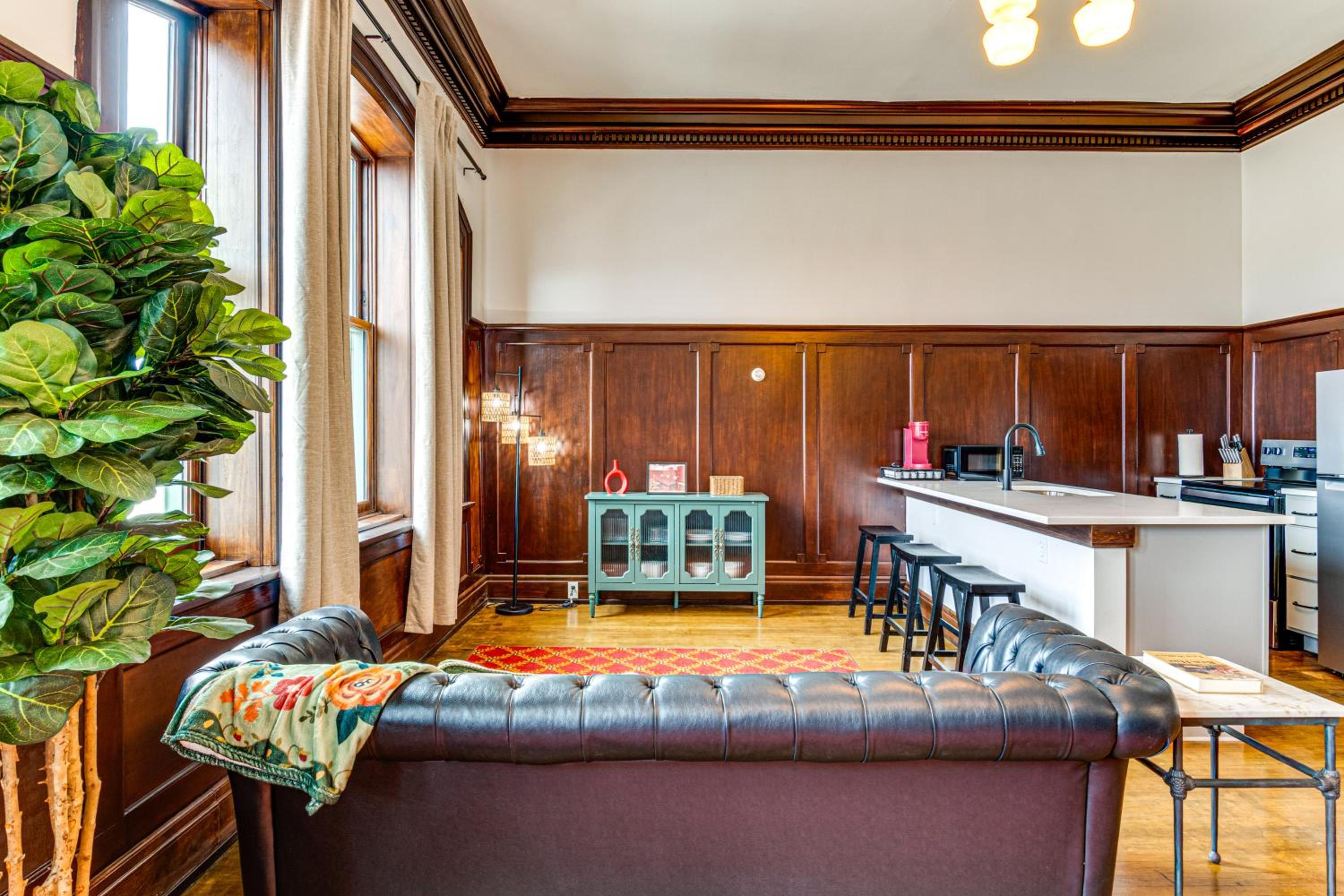 Modern Elegance Timeless Crawfordsville Studio!