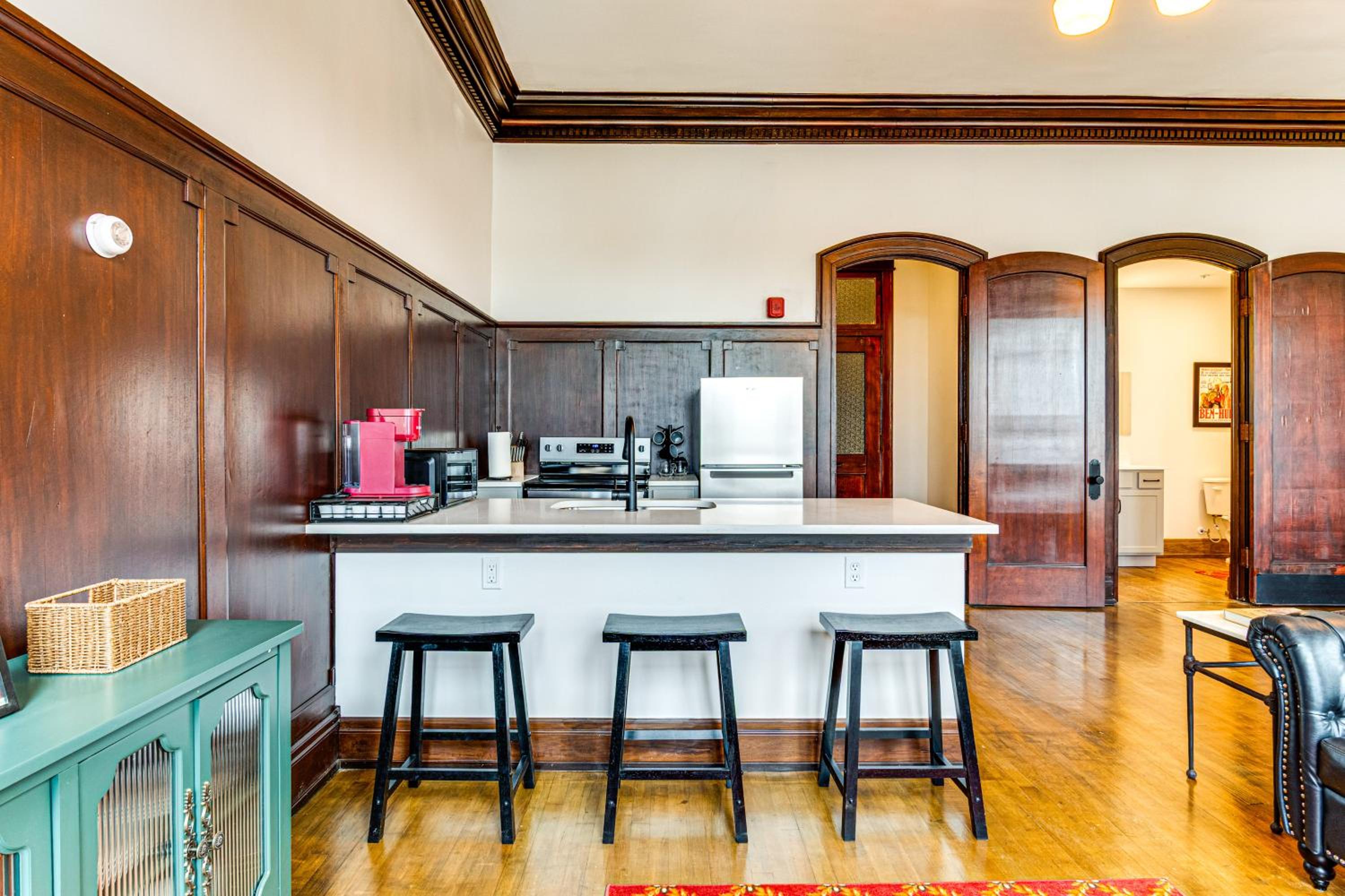 Modern Elegance Timeless Crawfordsville Studio!