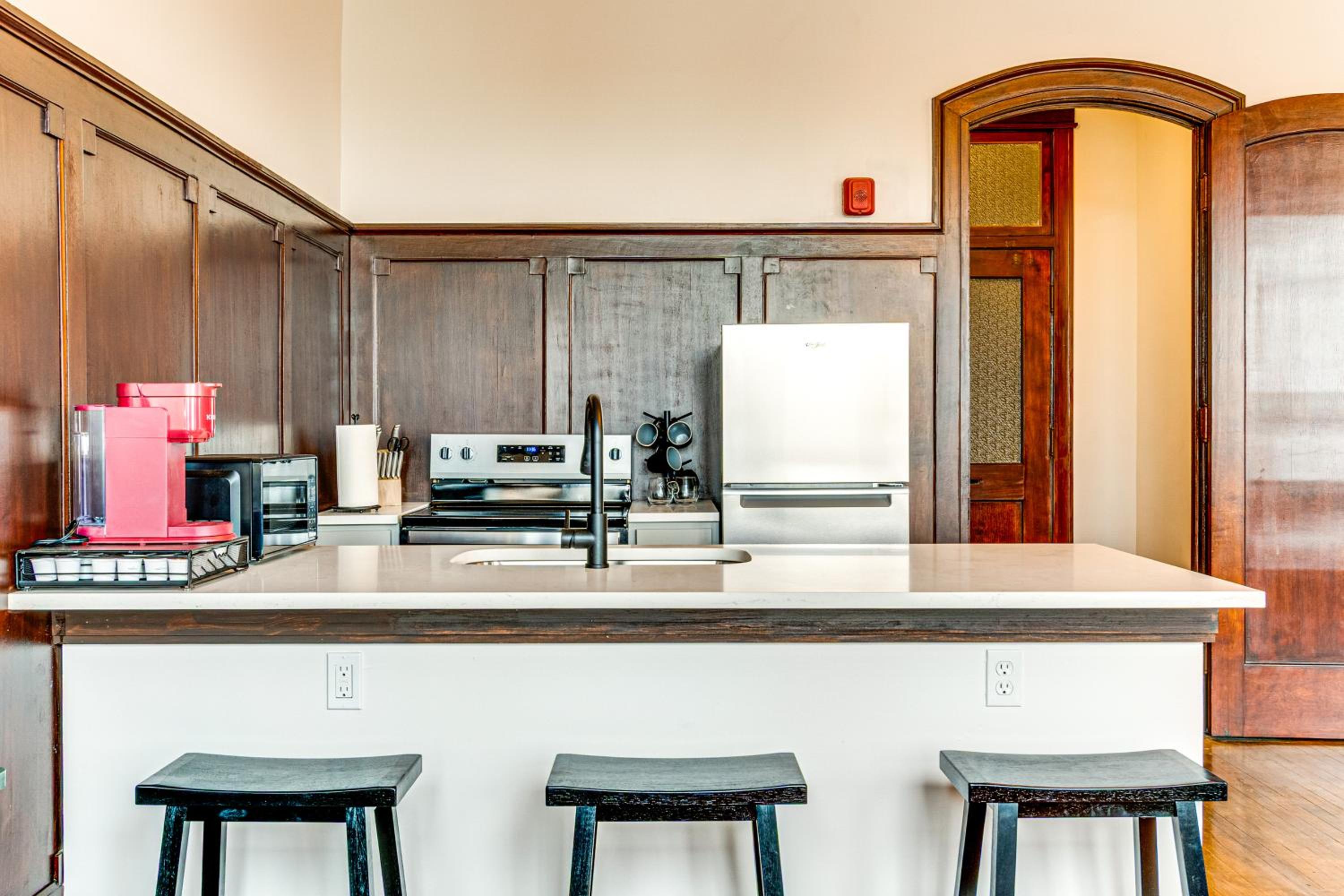 Modern Elegance Timeless Crawfordsville Studio!
