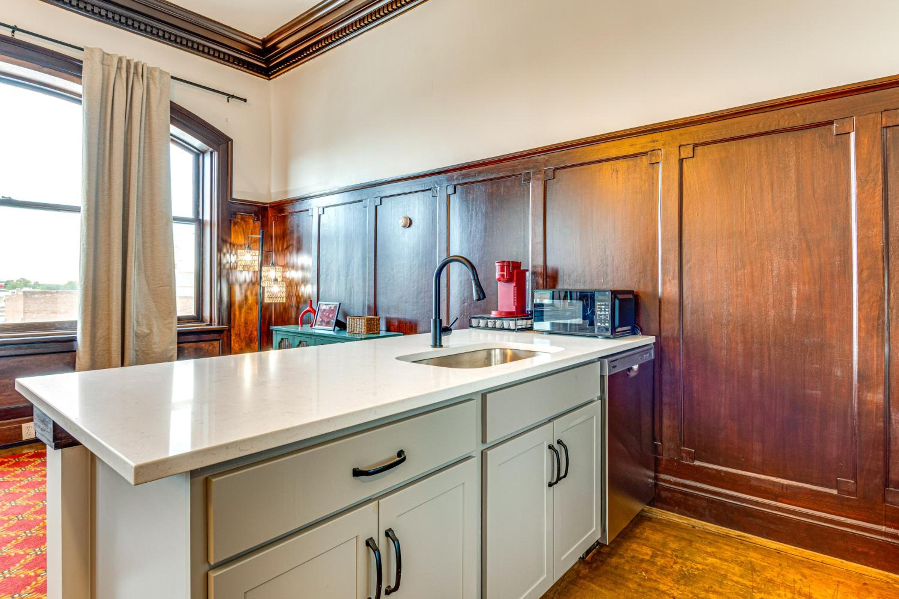Modern Elegance Timeless Crawfordsville Studio!