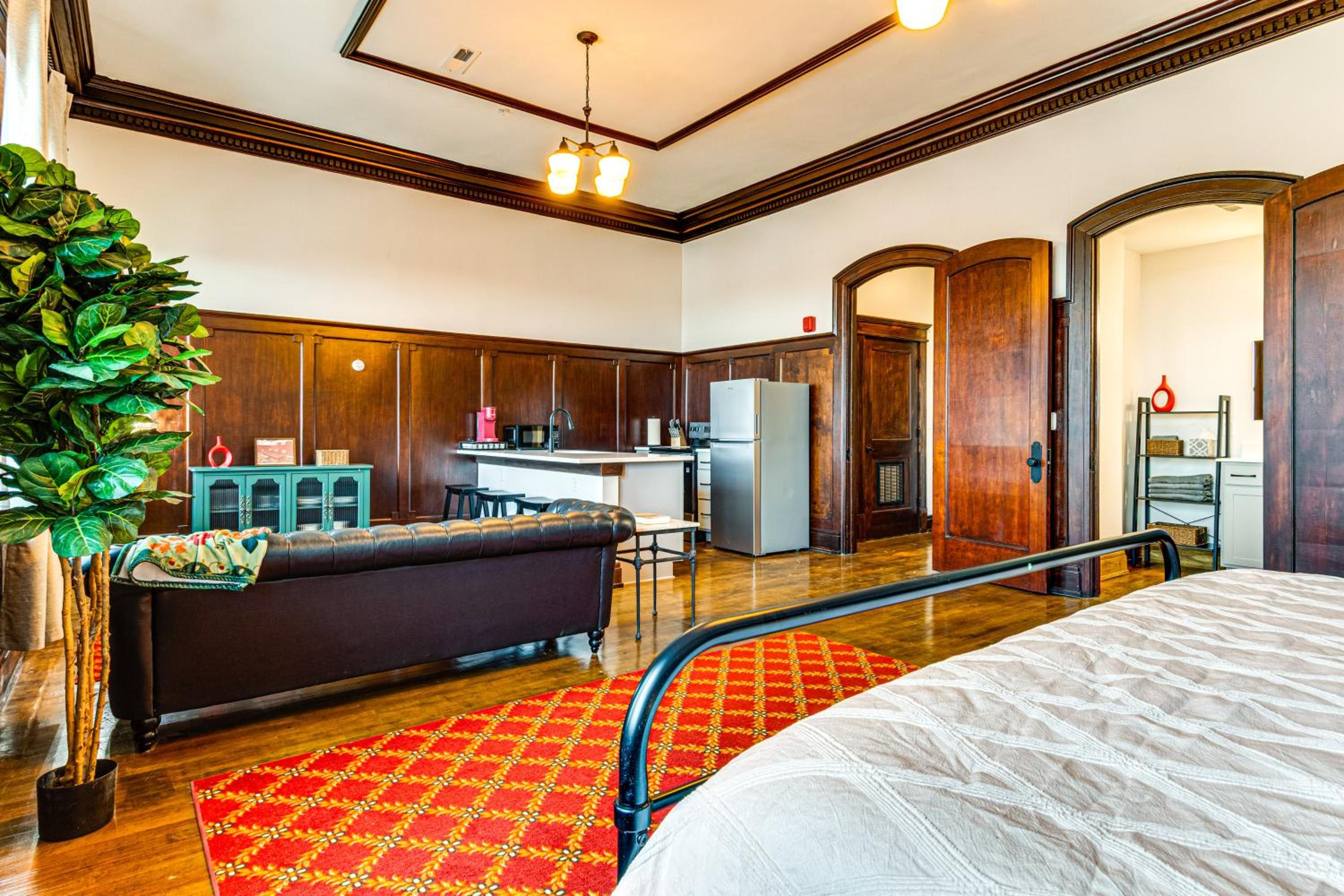 Modern Elegance Timeless Crawfordsville Studio!