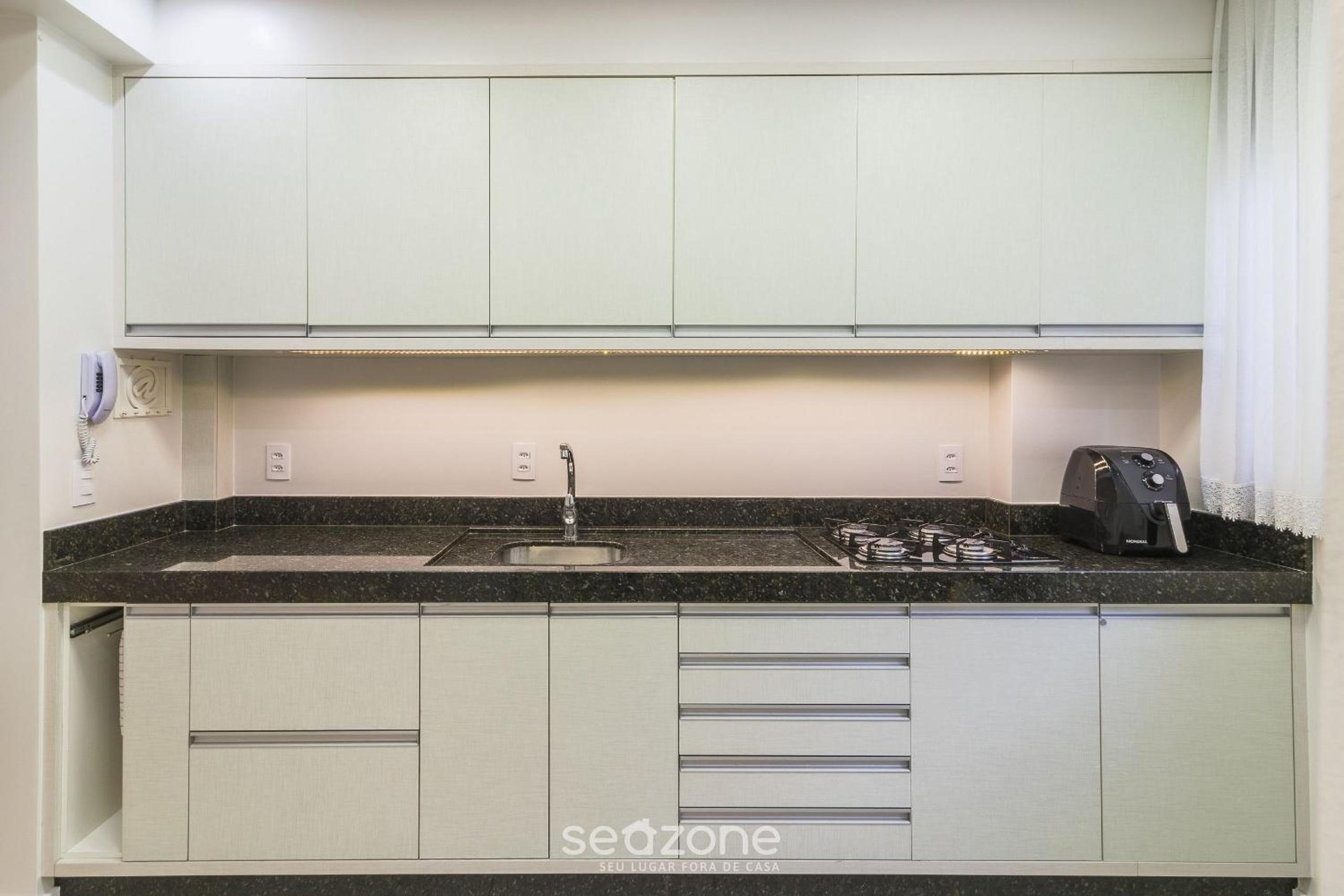 Apt w/ 3 bedrooms, 120m from the beach LHE0201