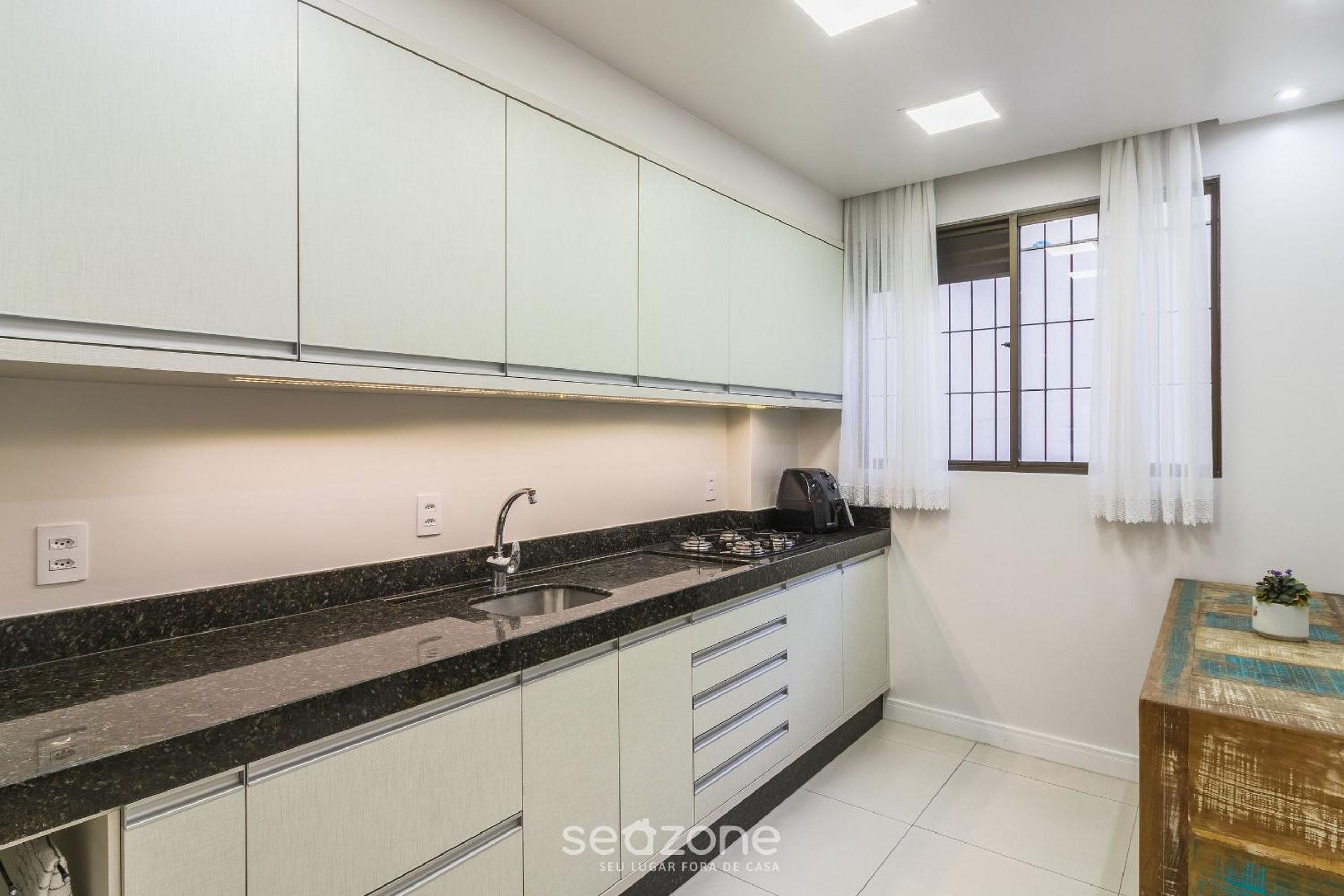 Apt w/ 3 bedrooms, 120m from the beach LHE0201