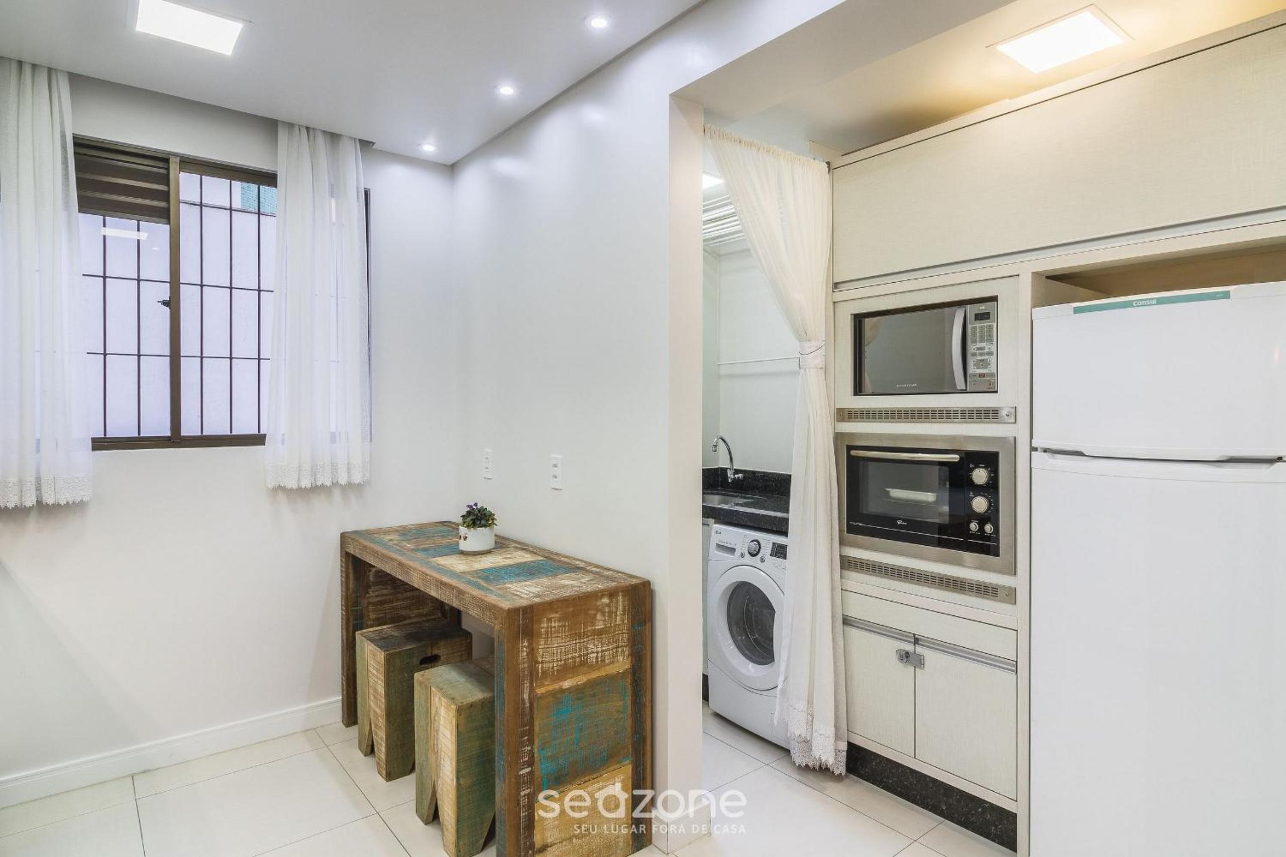 Apt w/ 3 bedrooms, 120m from the beach LHE0201