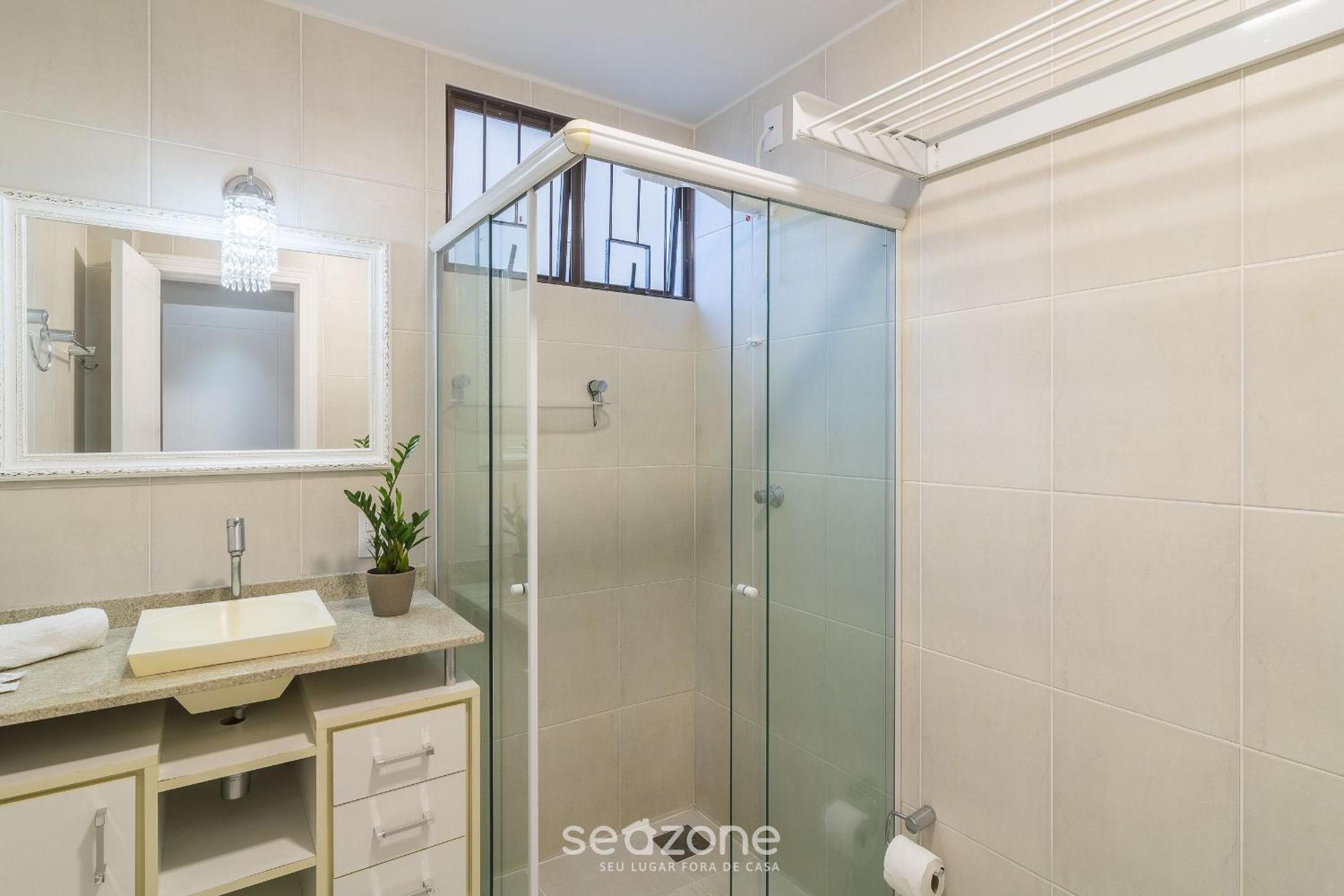 Apt w/ 3 bedrooms, 120m from the beach LHE0201