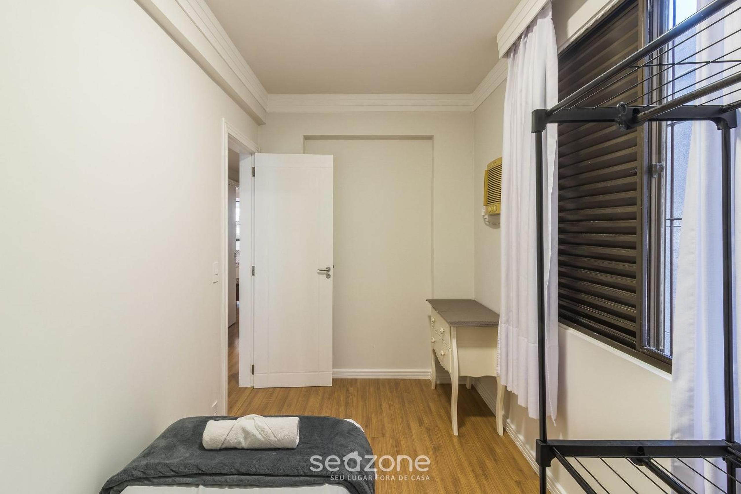 Apt w/ 3 bedrooms, 120m from the beach LHE0201