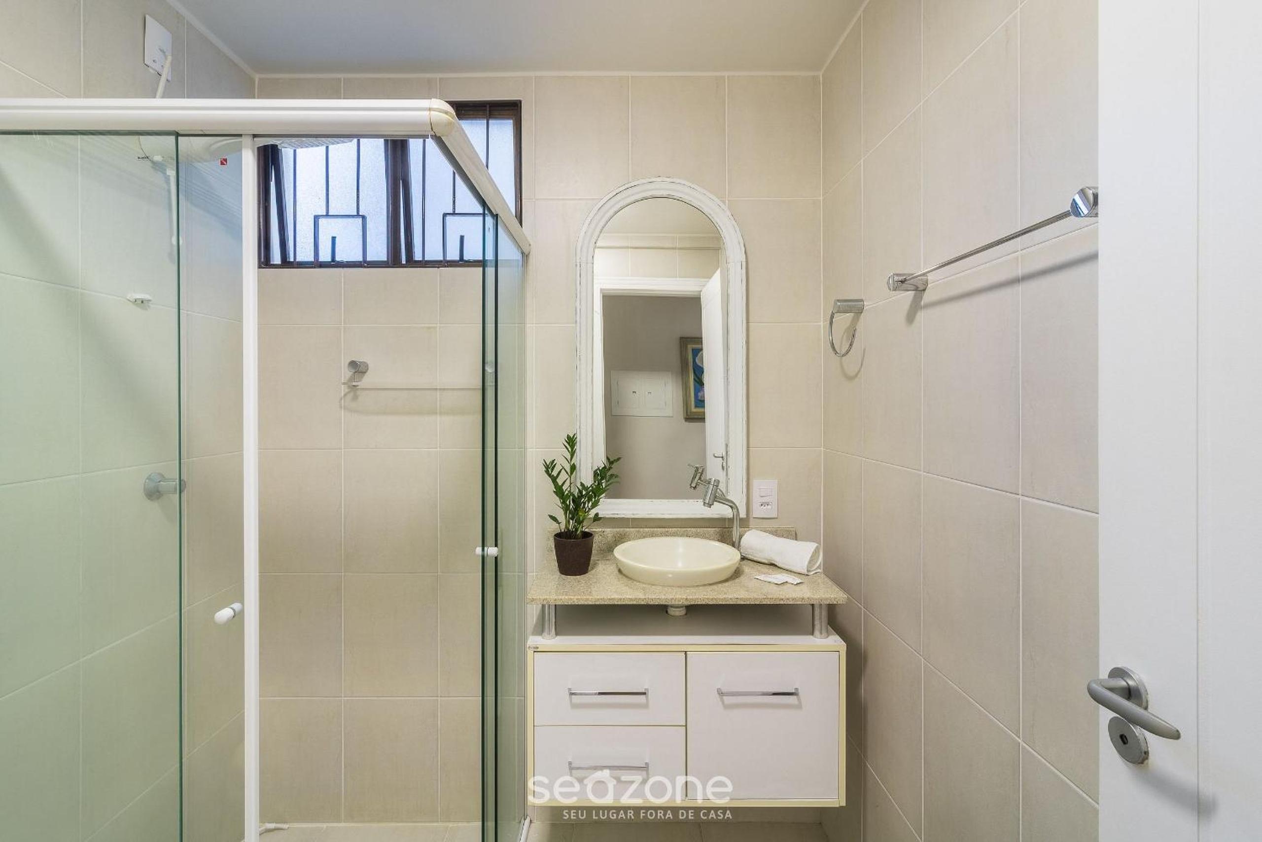 Apt w/ 3 bedrooms, 120m from the beach LHE0201