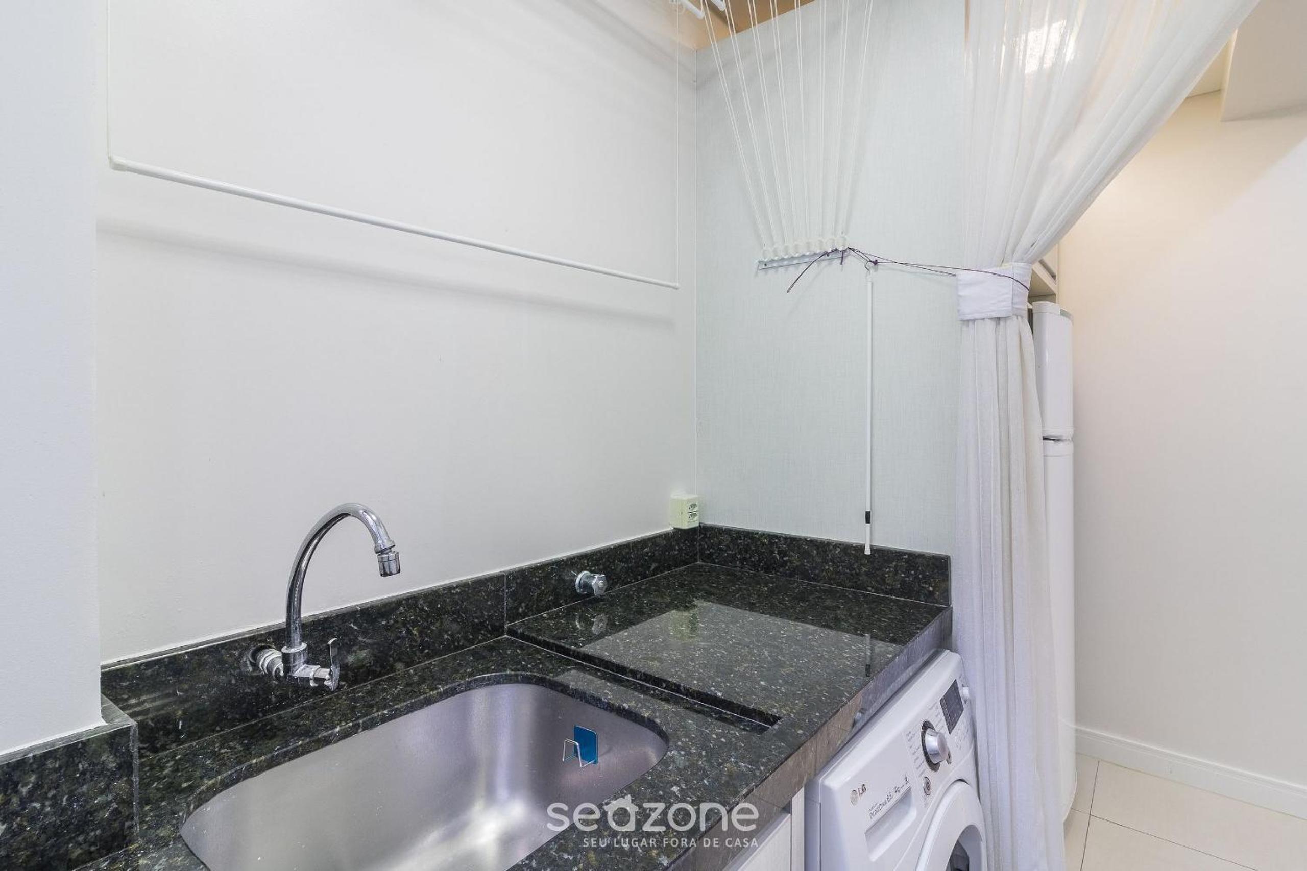 Apt w/ 3 bedrooms, 120m from the beach LHE0201