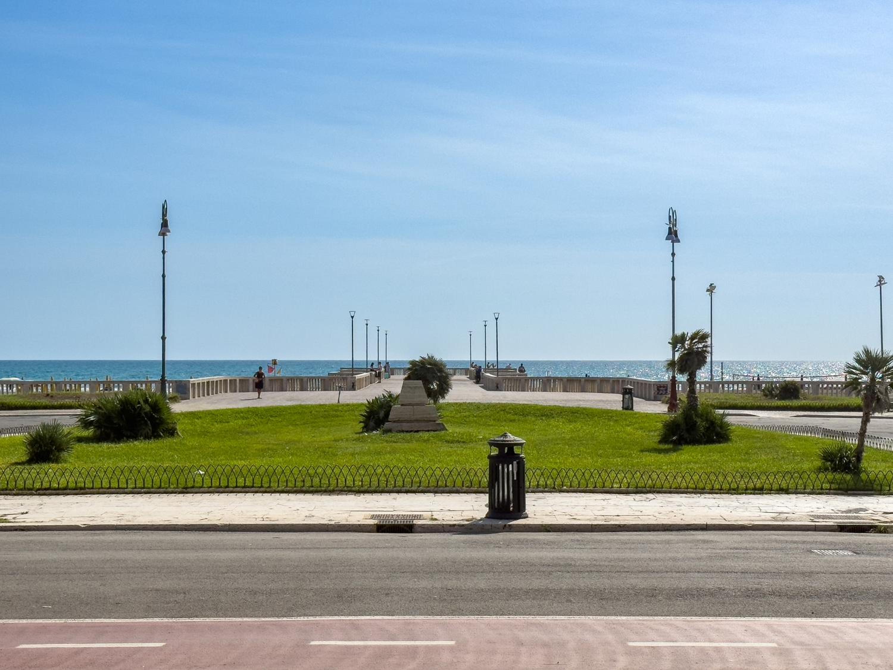 Marina - appartamento in centro al mare Ostia