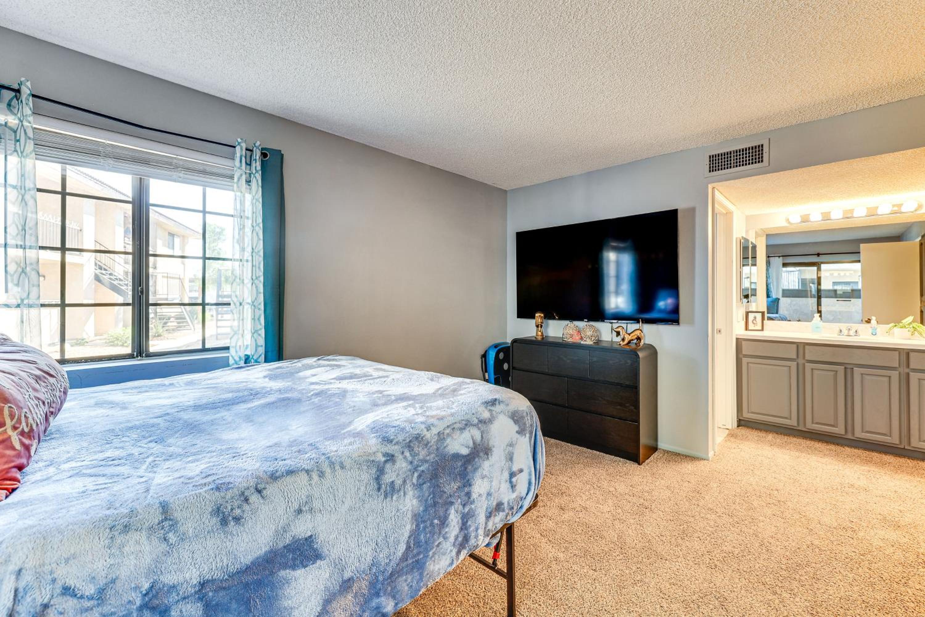 Ground-Level Getaway 3 Mi to Bullhead City Parks