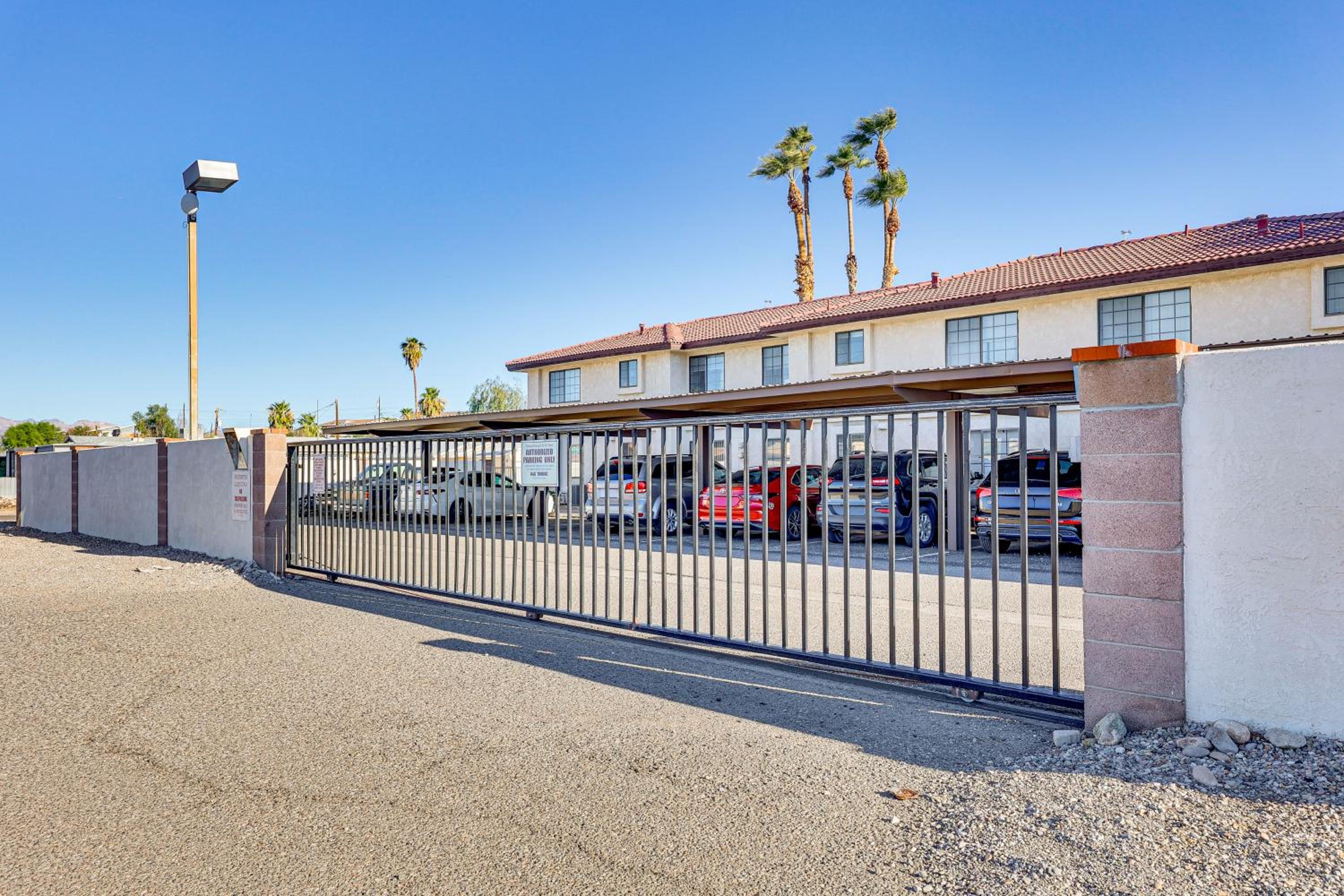 Ground-Level Getaway 3 Mi to Bullhead City Parks