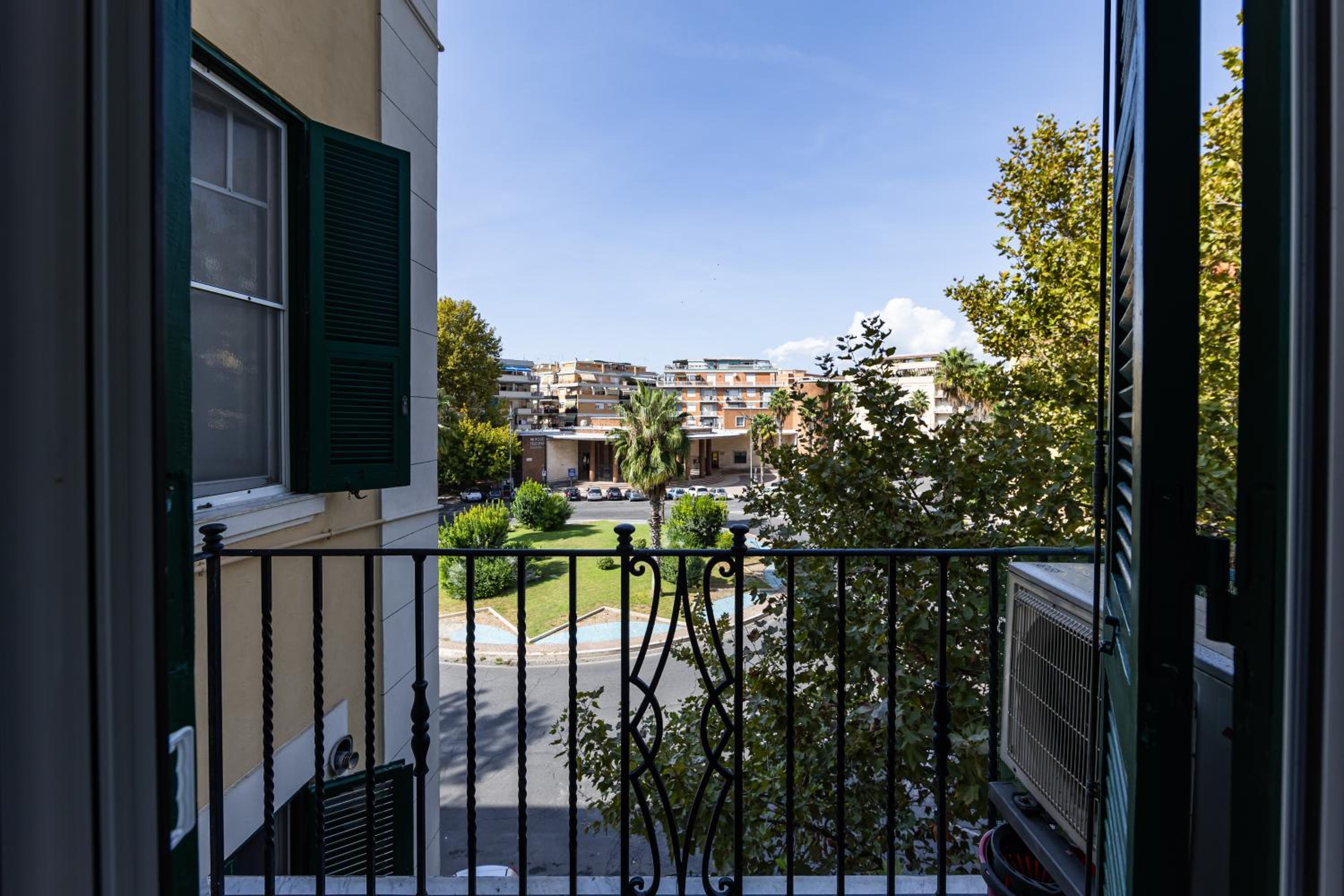 Marina - appartamento in centro al mare Ostia