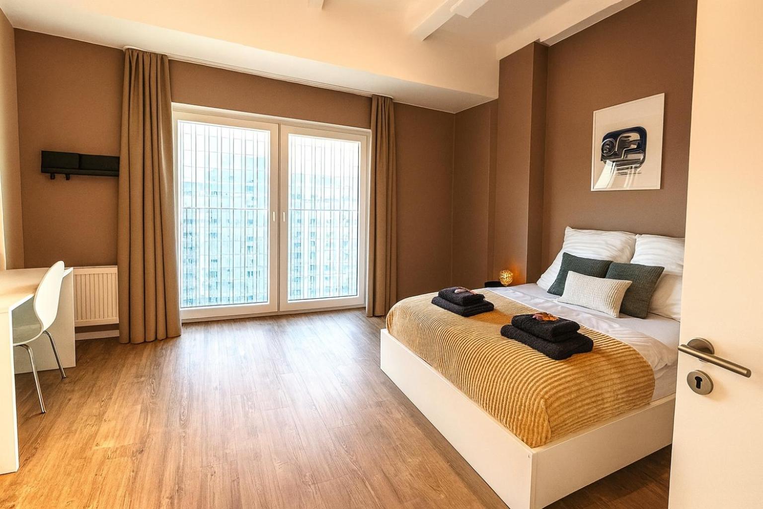 Homely! Skyview 2-Room Apartment, Airport, Fair, Rooftop, Gym!