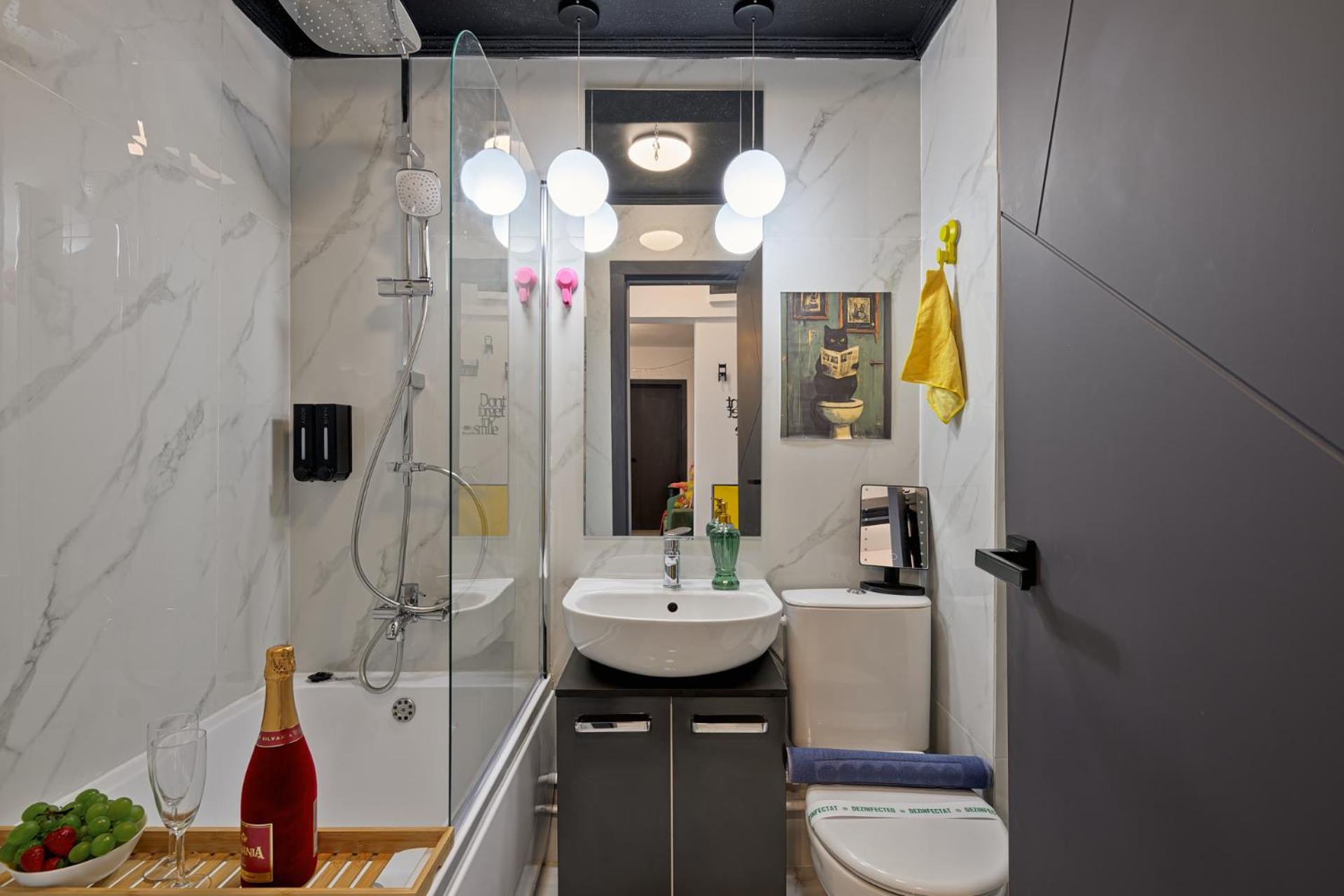 CityView Full Kitchen 2 Bedroom Apartment AC