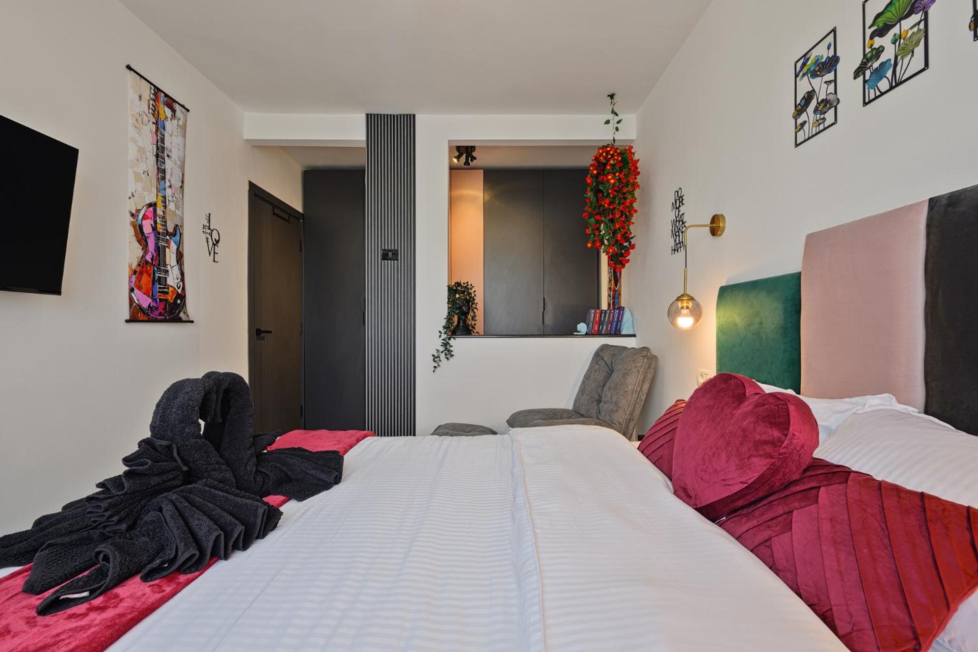 CityView Full Kitchen 2 Bedroom Apartment AC