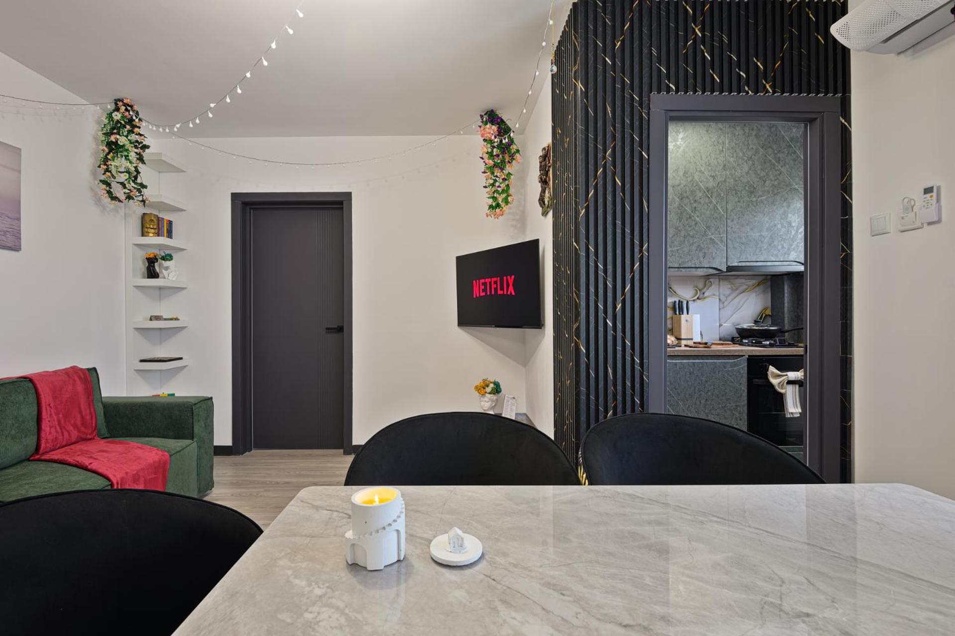 CityView Full Kitchen 2 Bedroom Apartment AC