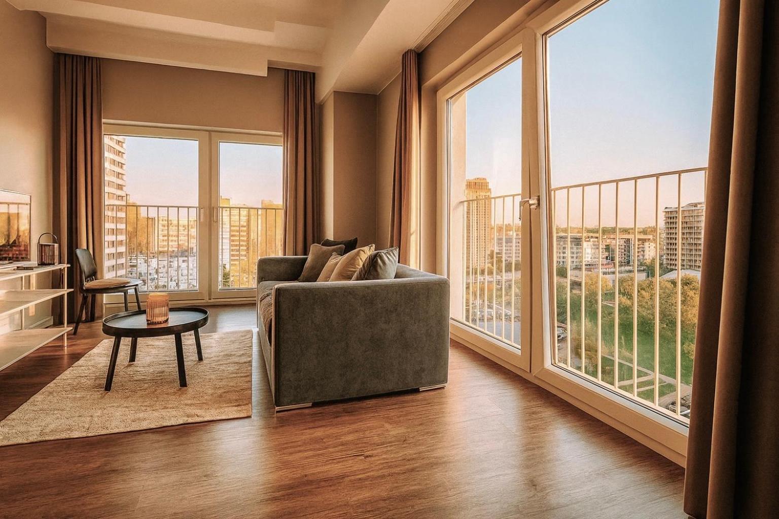 Homely! Skyview 2-Room Apartment, Airport, Fair, Rooftop, Gym!