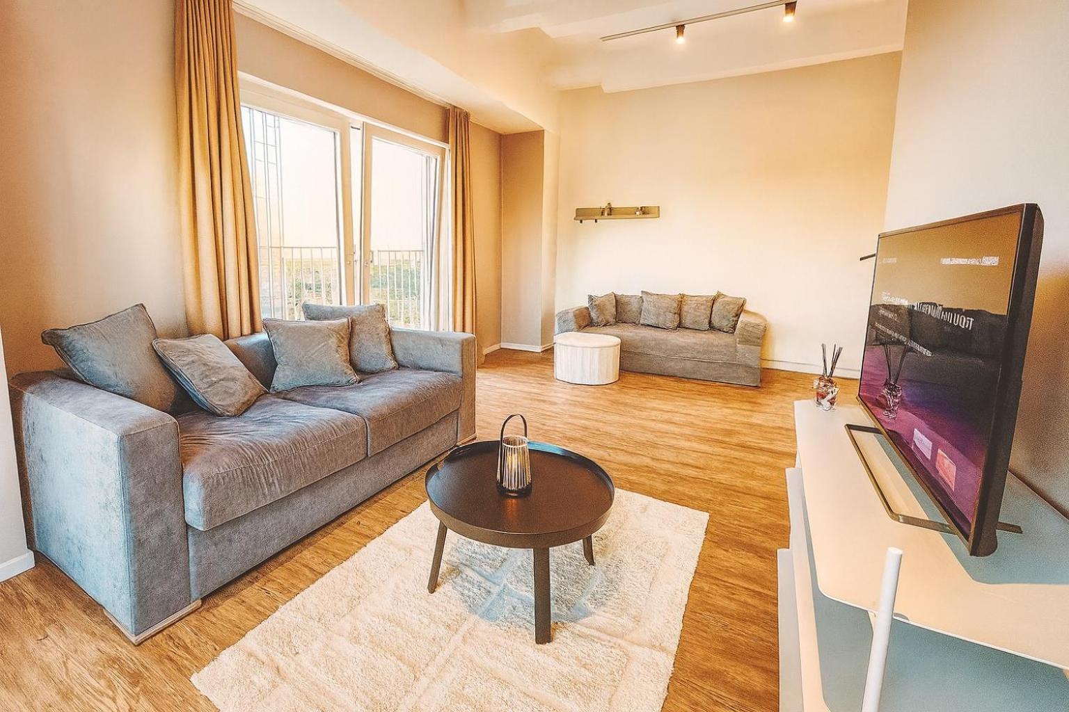 Homely! Skyview 2-Room Apartment, Airport, Fair, Rooftop, Gym!
