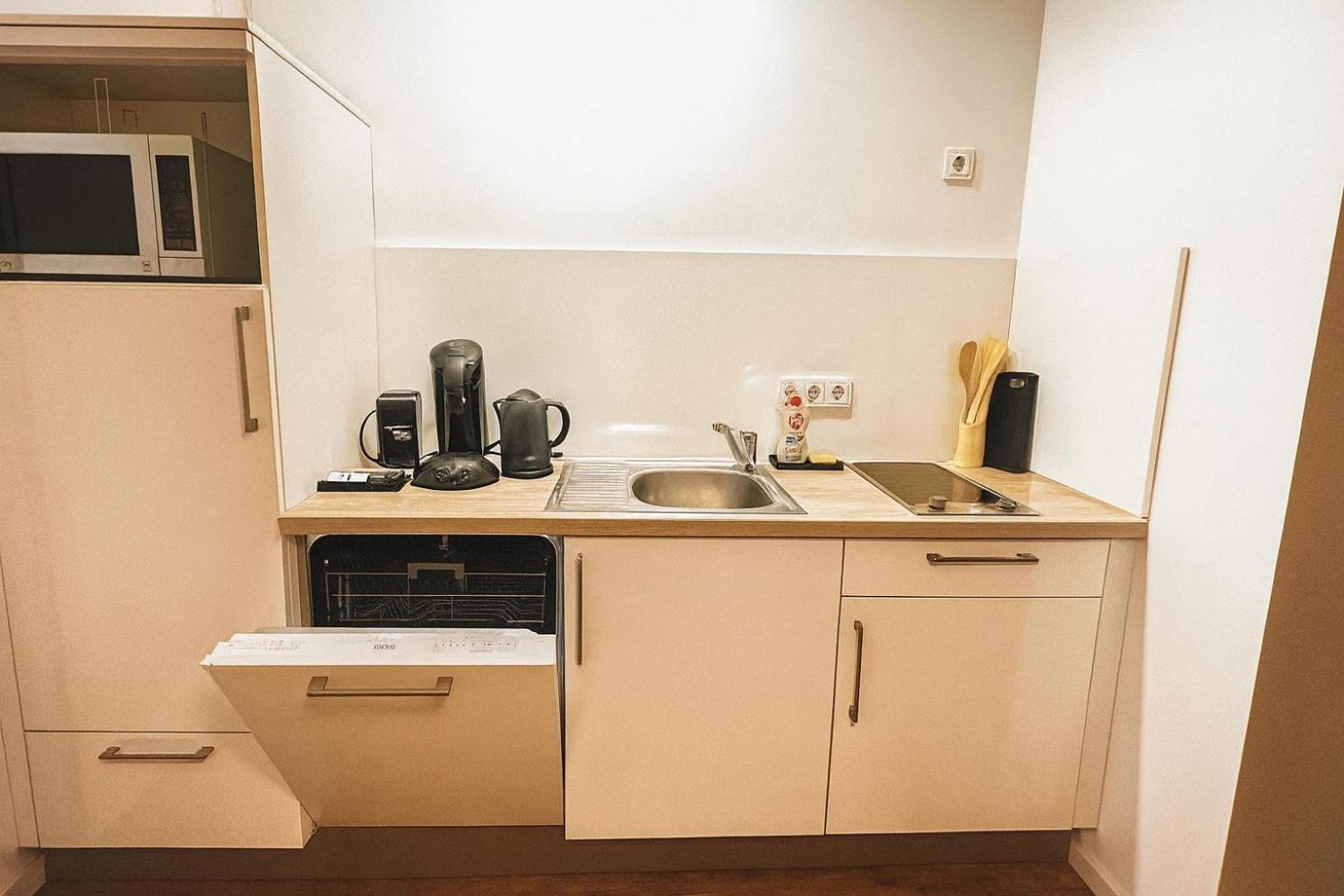 Homely! Skyview 2-Room Apartment, Airport, Fair, Rooftop, Gym!