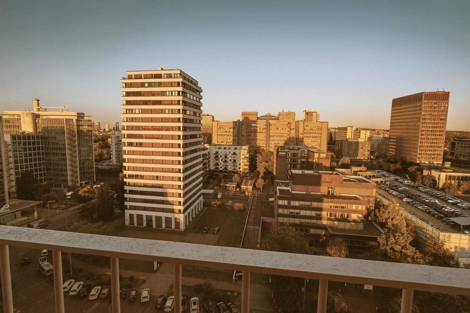 Homely! Skyview 2-Room Apartment, Airport, Fair, Rooftop, Gym!